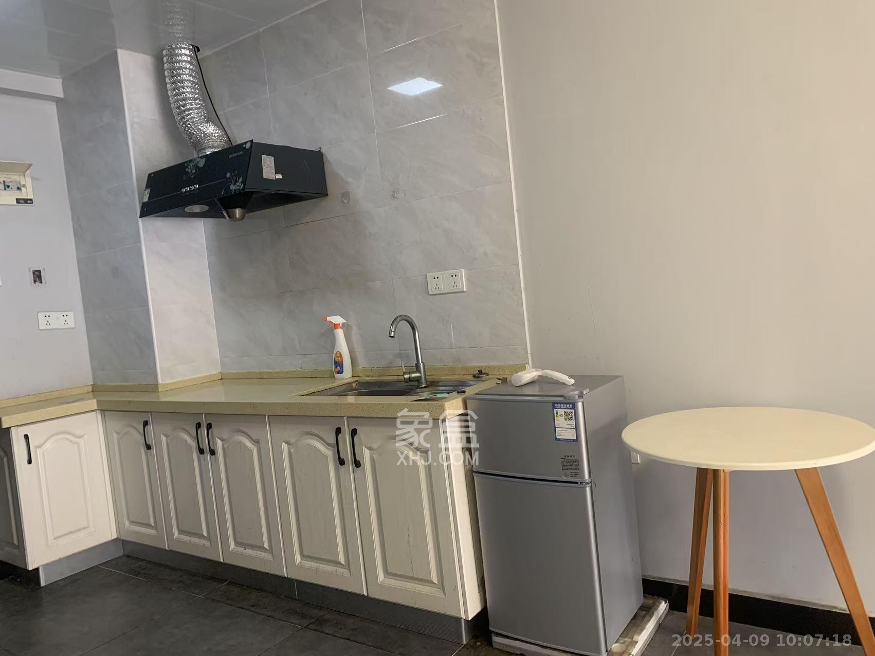 中建芙蓉嘉苑  1室1厅1卫    1000.0元/月 中建芙蓉嘉苑  1室1厅1卫    1000.0元/月室内图