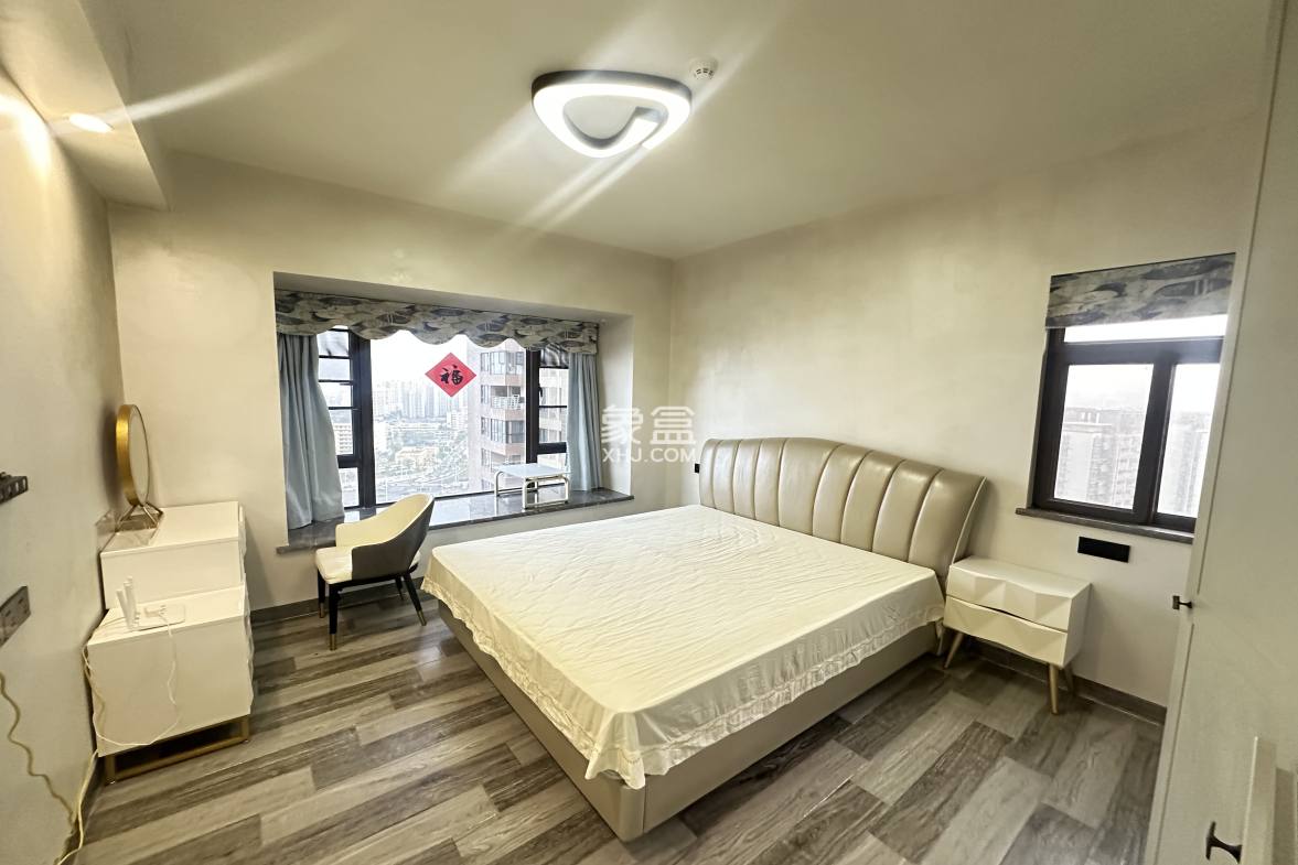 滨江海岸三期 4室2厅2卫 4800.00元/月 滨江海岸三期 4室2厅2卫 4800.00元/月室内图