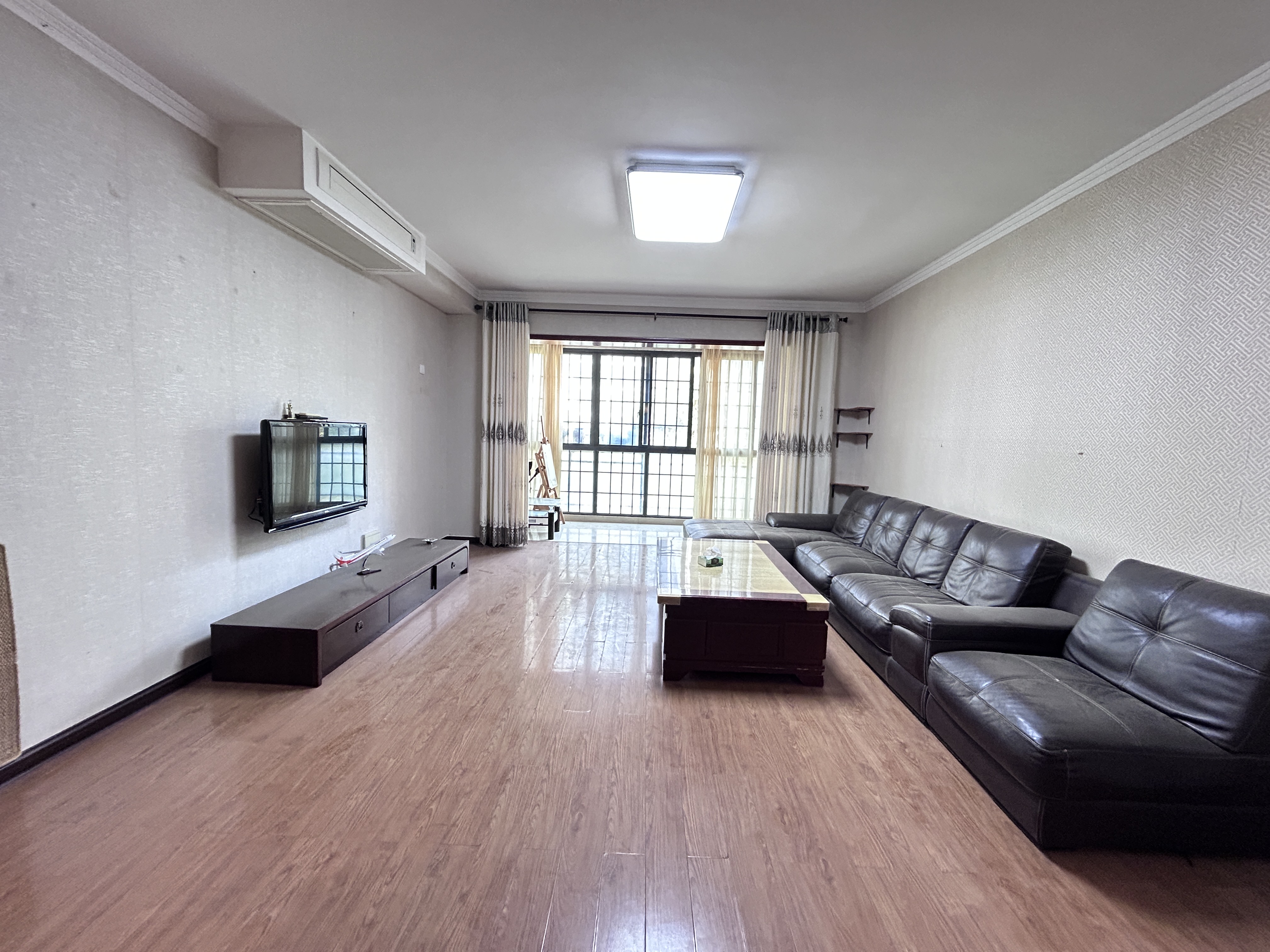 逸臣桃源 3室2厅2卫 68.0万 逸臣桃源 3室2厅2卫 68.0万客厅