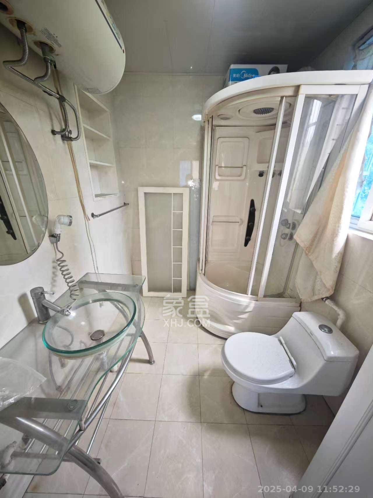 翡翠林居  3室2厅2卫   2000.00元/月室内图