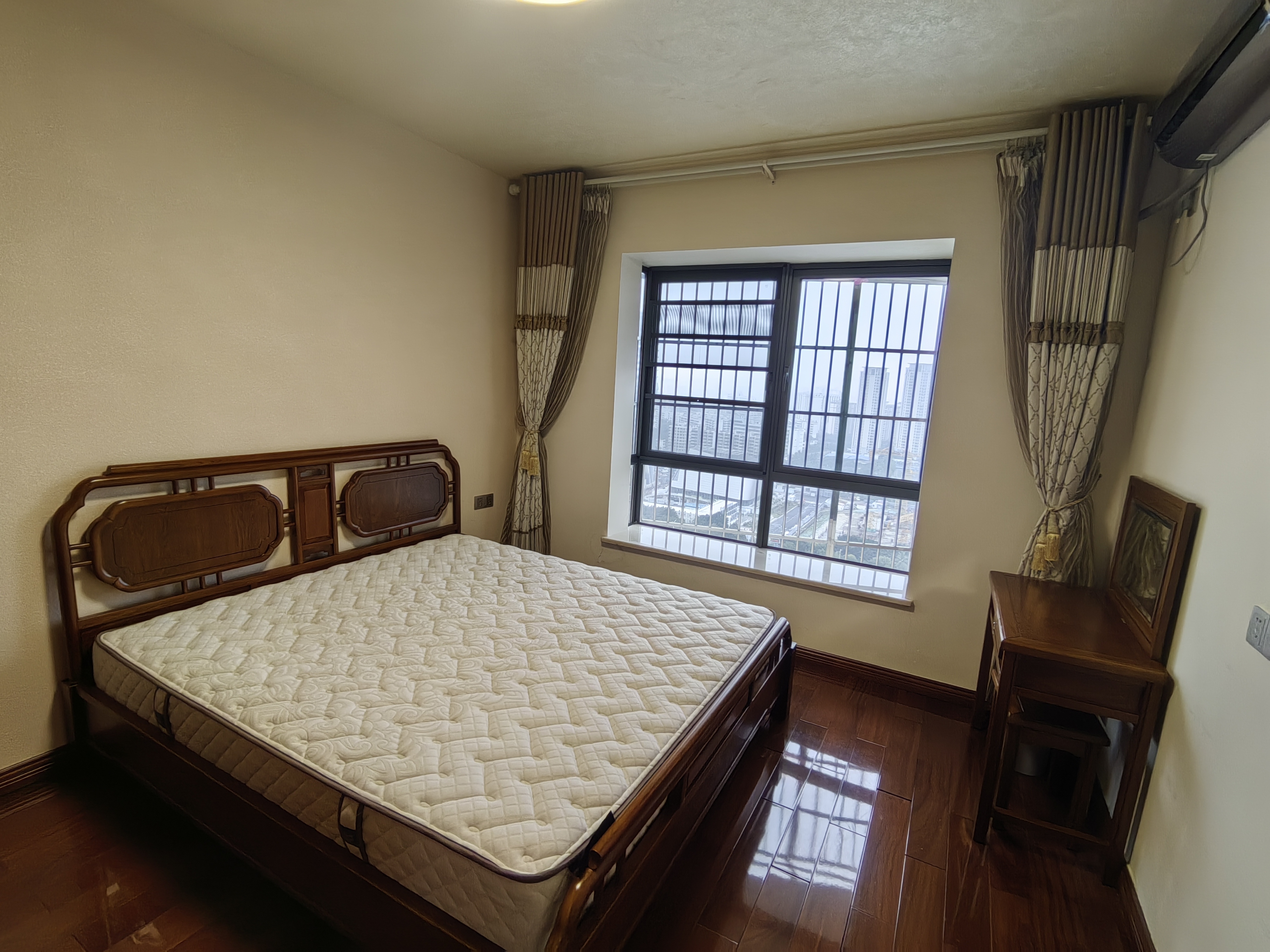 国兴城（B区）  3室2厅1卫   4800.00元/月室内图
