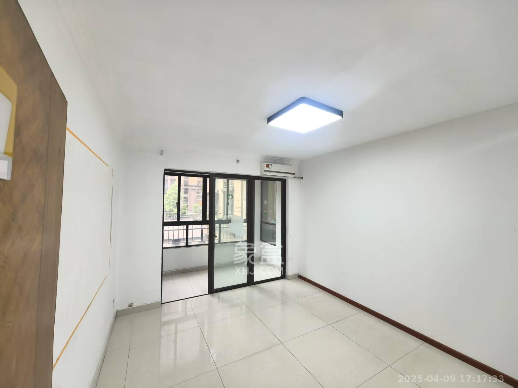 华润凤凰城三期 5室2厅2卫 2000.0元/月 华润凤凰城三期 5室2厅2卫 2000.0元/月室内图