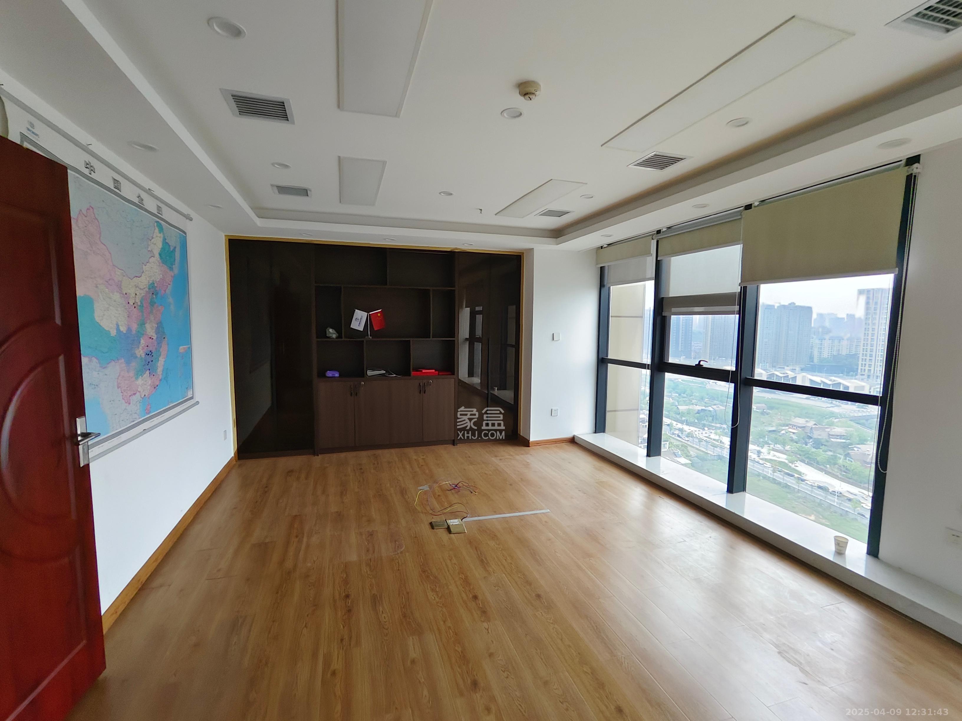 万坤图财富广场   290.0㎡     15000.00元/月室内图