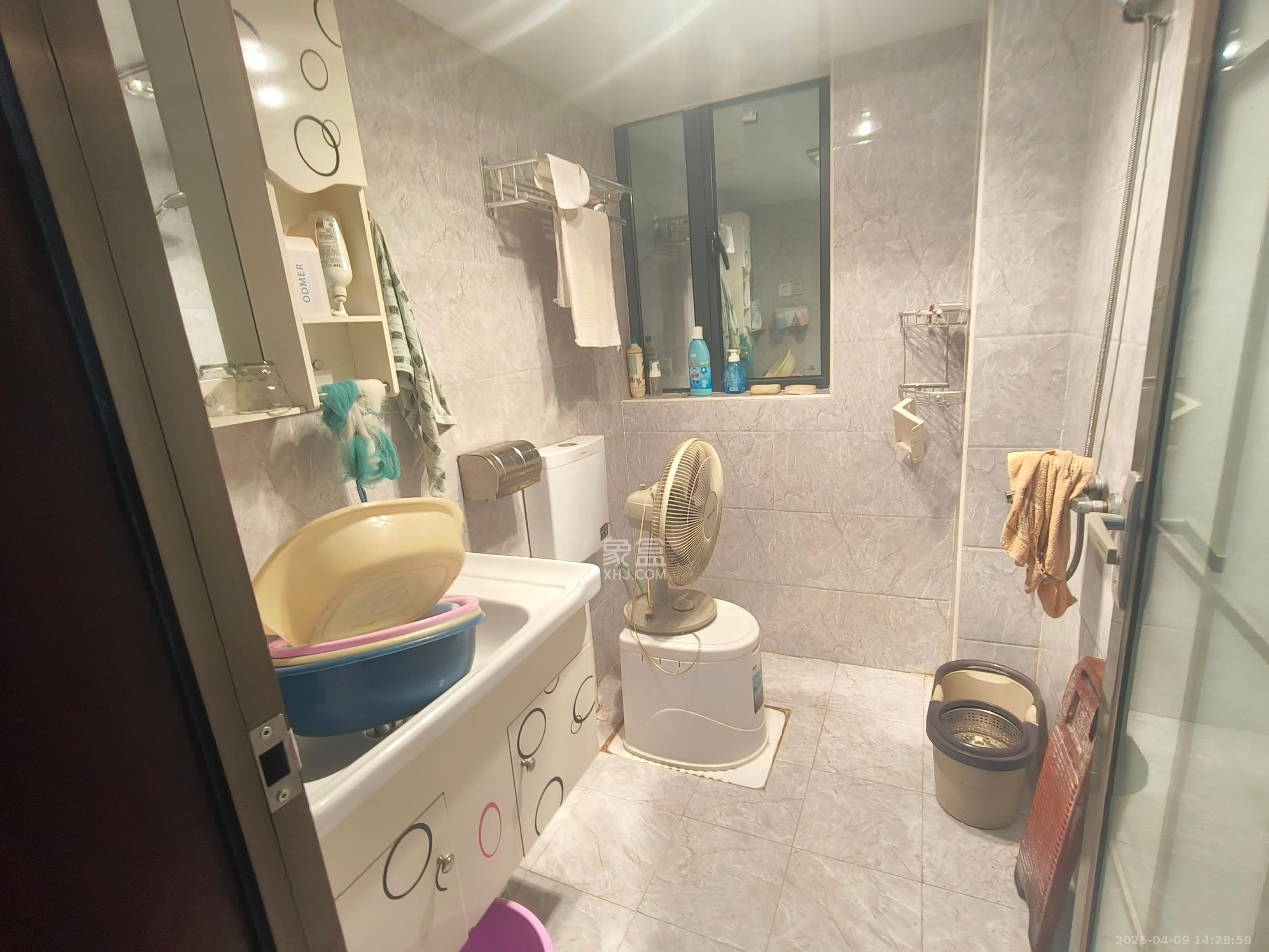 金谷豪庭 3室2厅1卫 1600.0元/月 金谷豪庭 3室2厅1卫 1600.0元/月室内图