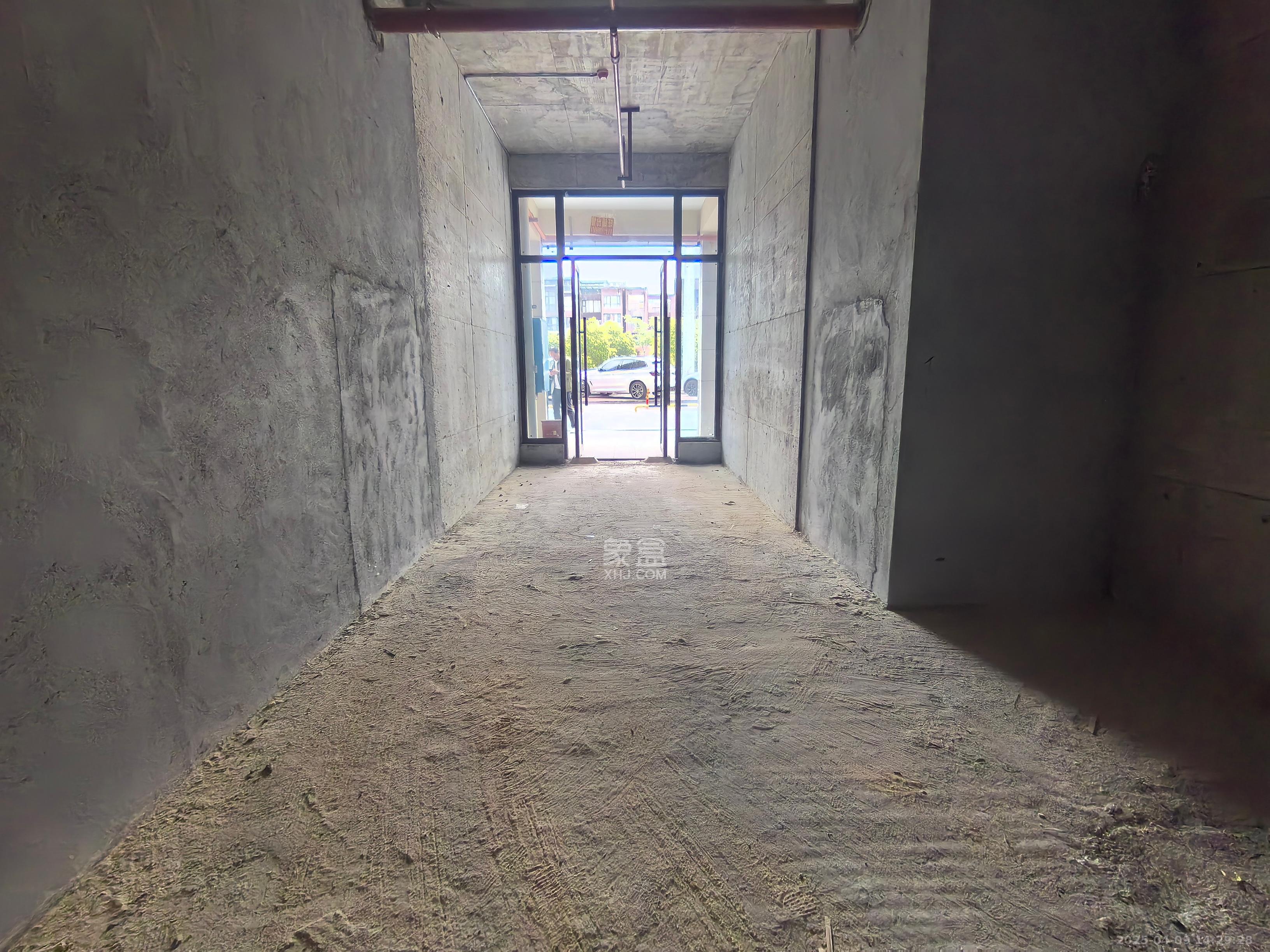 臻园   36.7㎡      11400.0元/月室内图