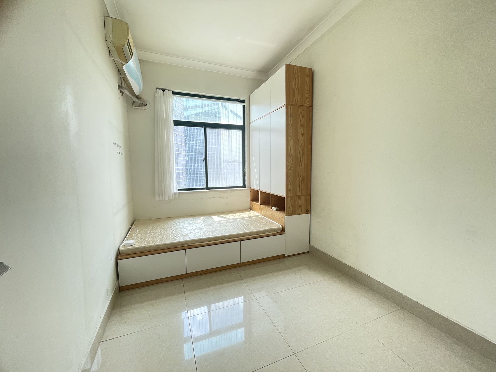 亚洲豪苑北区 2室2厅1卫 98.0万 亚洲豪苑北区 2室2厅1卫 98.0万客厅