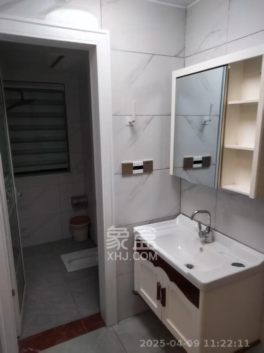 枫林雅苑(雷锋机电市场二期) 3室2厅1卫 2500.0元/月 枫林雅苑(雷锋机电市场二期) 3室2厅1卫 2500.0元/月室内图