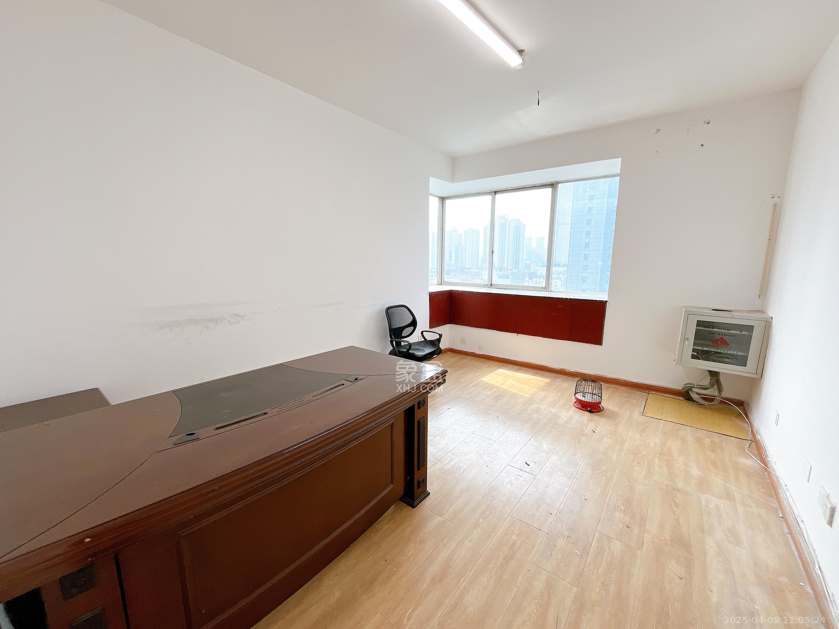 湖南财富中心 11室2厅1卫 3500.0元/月 湖南财富中心 11室2厅1卫 3500.0元/月室内图