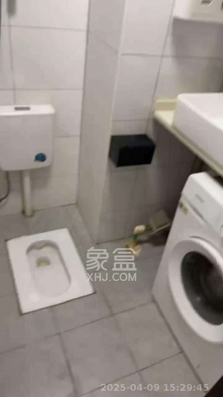 洋湖时代  1室1厅1卫    1400.0元/月 洋湖时代  1室1厅1卫    1400.0元/月