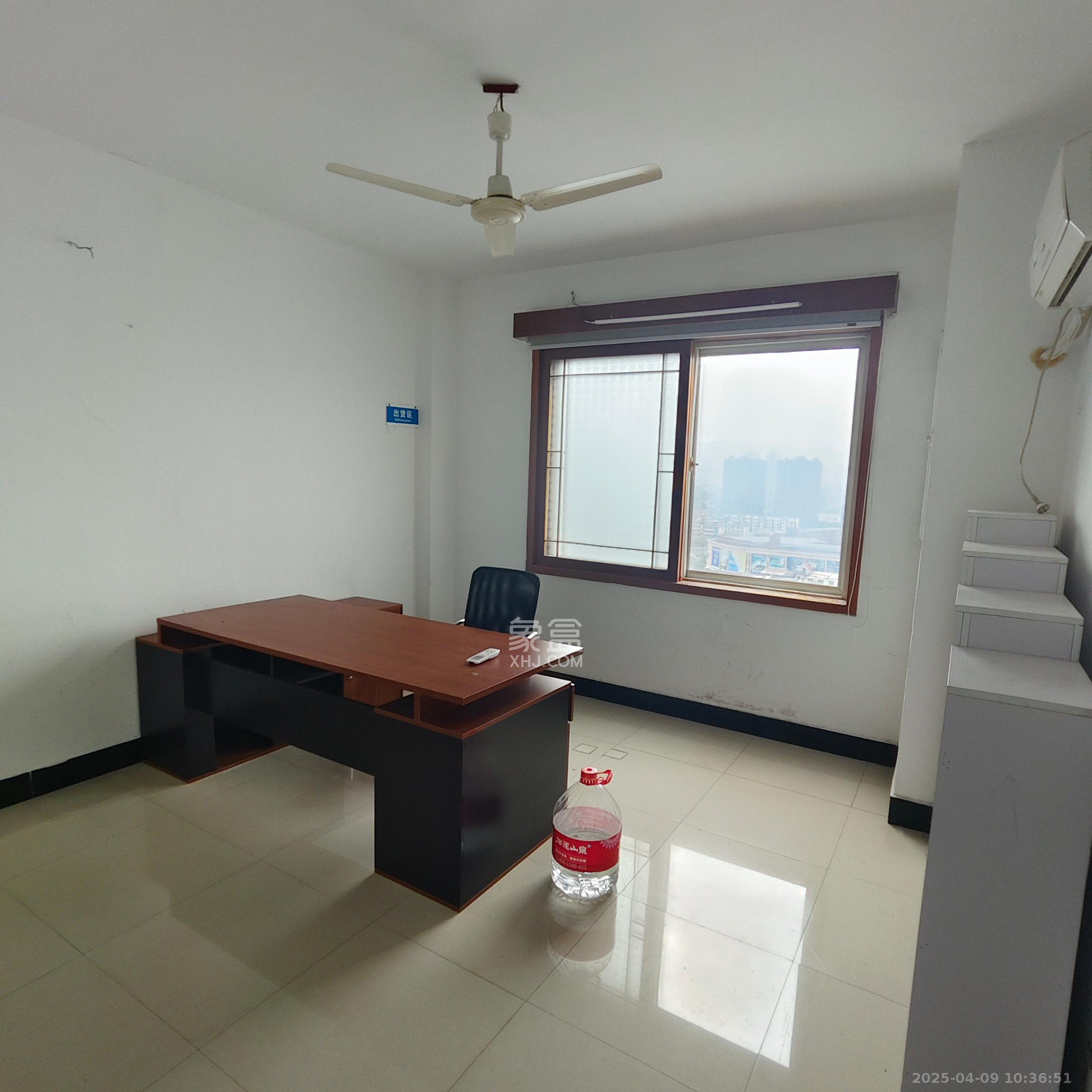 金谷大厦(桐梓坡西路) 3室2厅2卫 2500.0元/月 金谷大厦(桐梓坡西路) 3室2厅2卫 2500.0元/月室内图