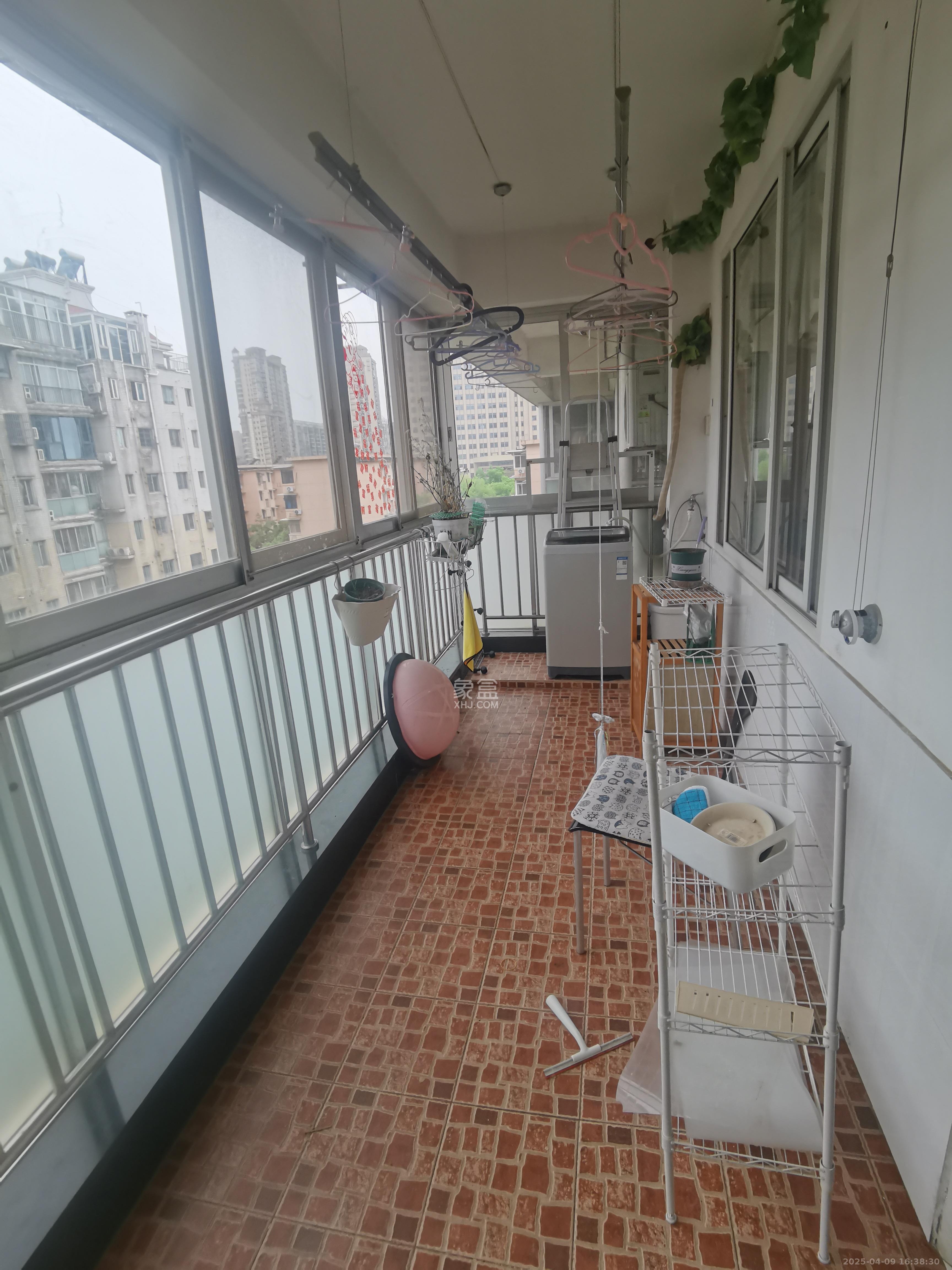 华银园  3室2厅2卫   2500.00元/月室内图