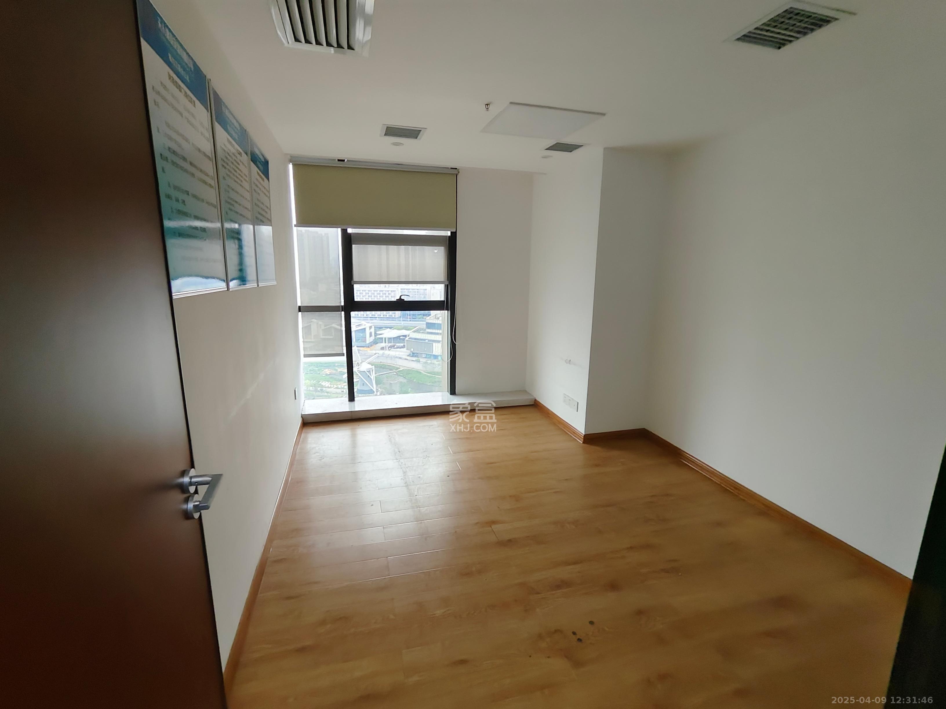 万坤图财富广场   290.0㎡     15000.00元/月室内图