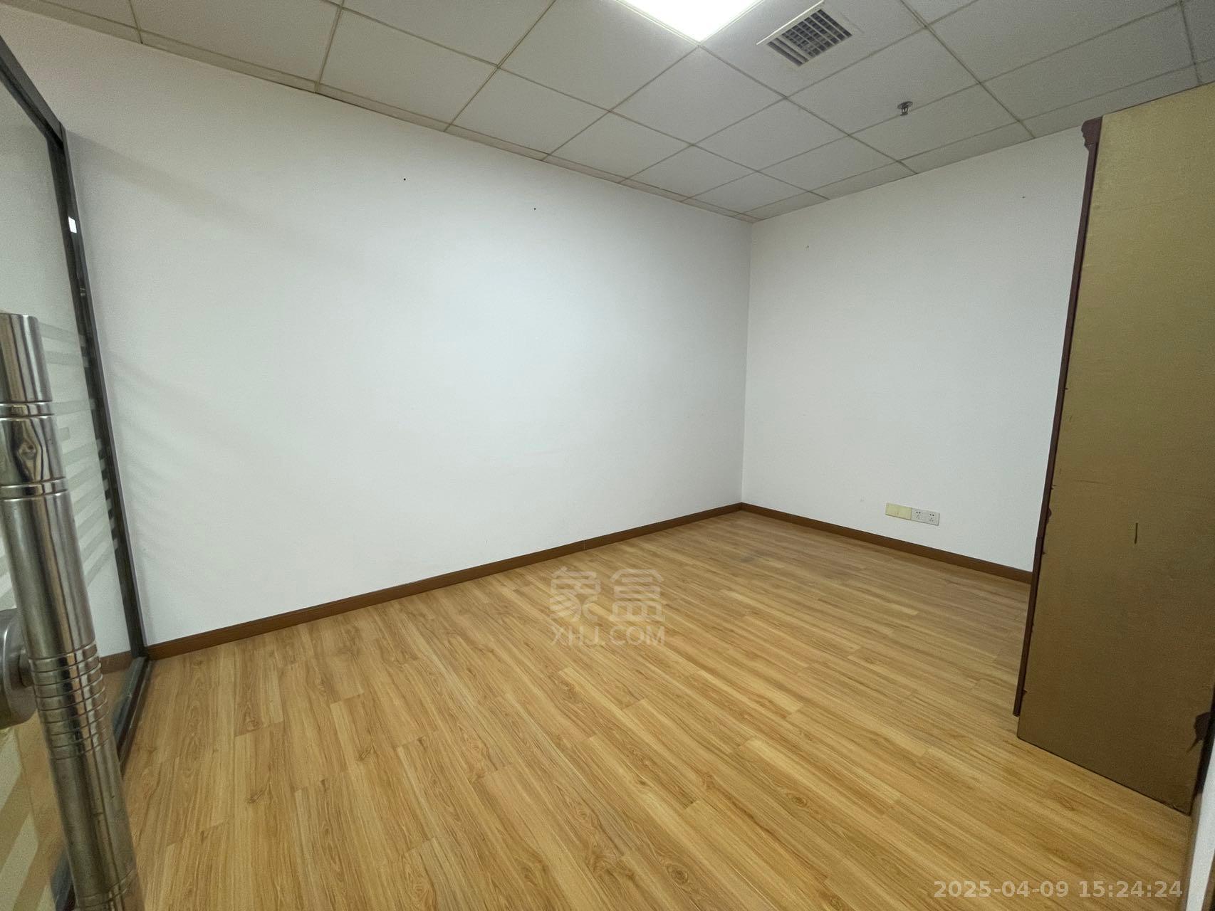 银天国际 6室3厅1卫 5500.0元/月 银天国际 6室3厅1卫 5500.0元/月室内图