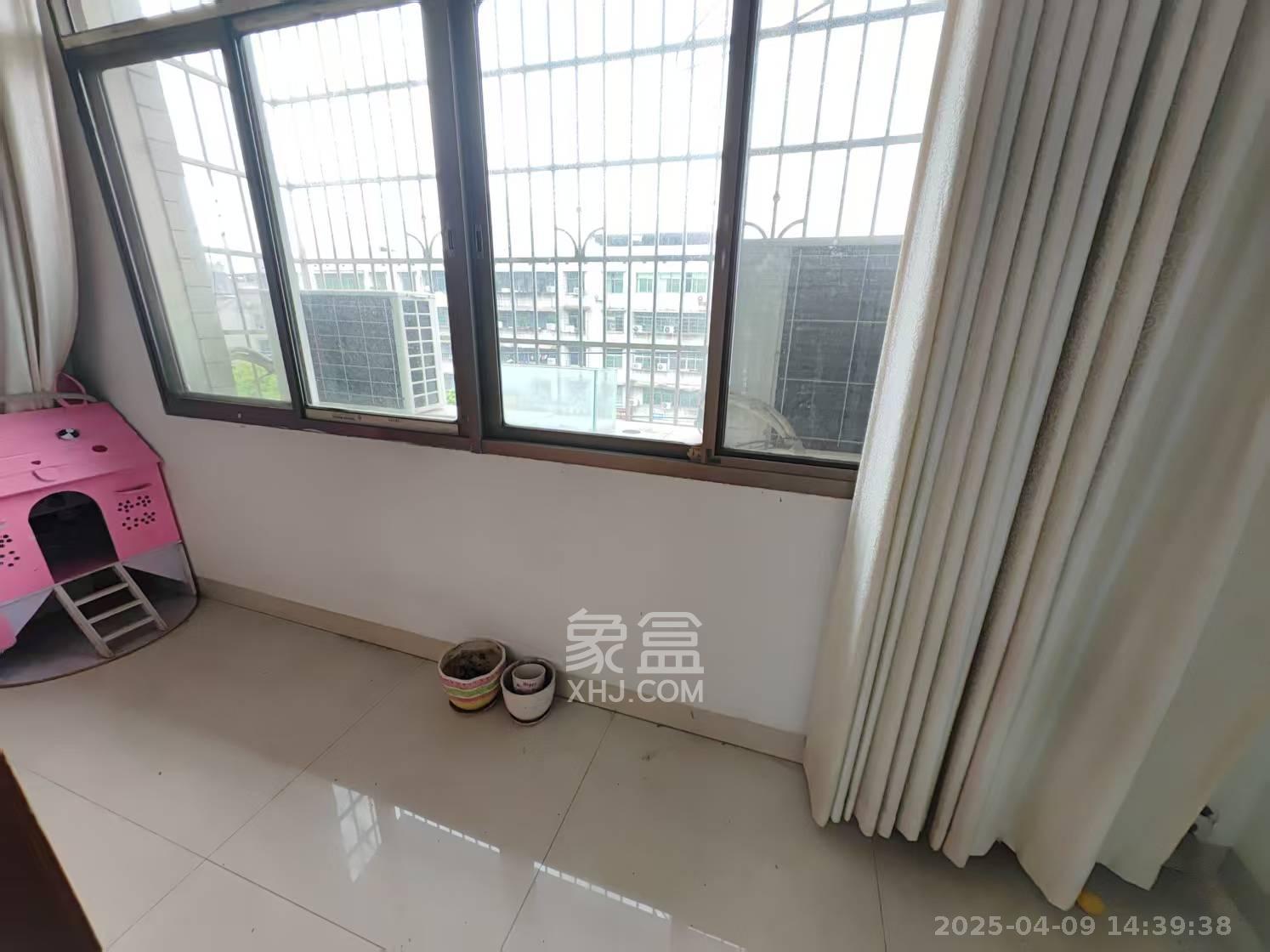 雪松中路西侧  3室2厅2卫    29.8万 雪松中路西侧  3室2厅2卫    29.8万室内图