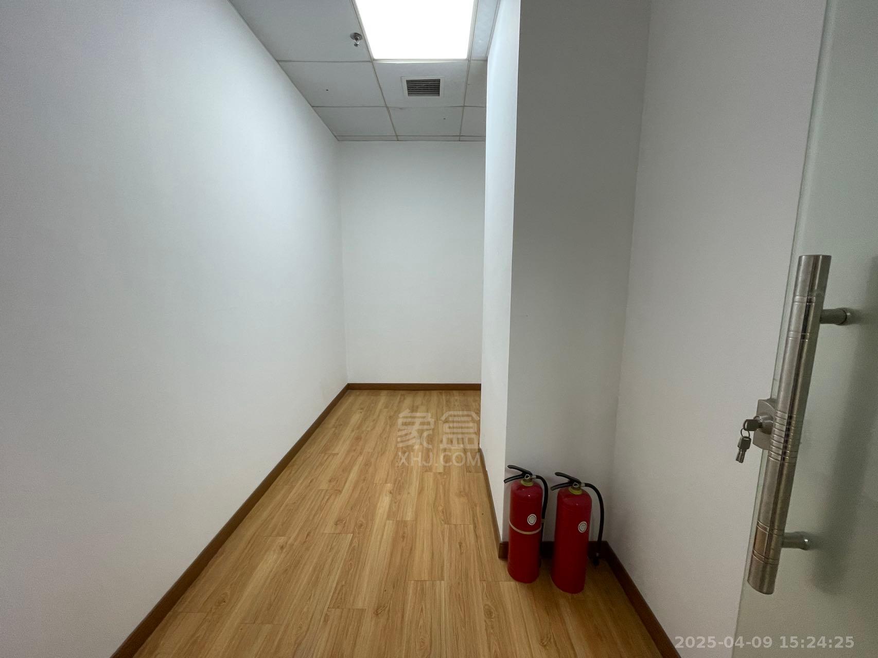 银天国际 6室3厅1卫 5500.0元/月 银天国际 6室3厅1卫 5500.0元/月室内图