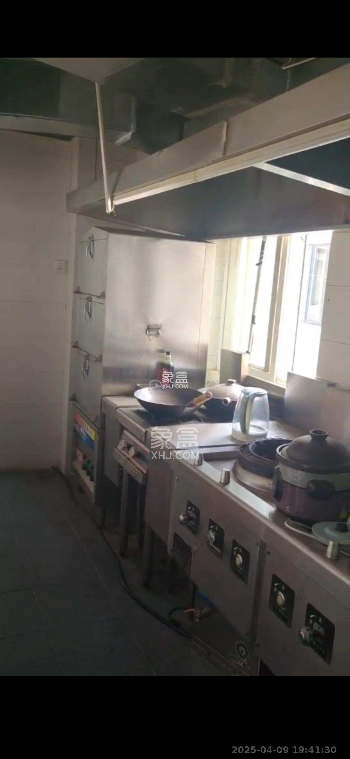 新世纪花苑  4室2厅2卫    5500.0元/月 新世纪花苑  4室2厅2卫    5500.0元/月室内图