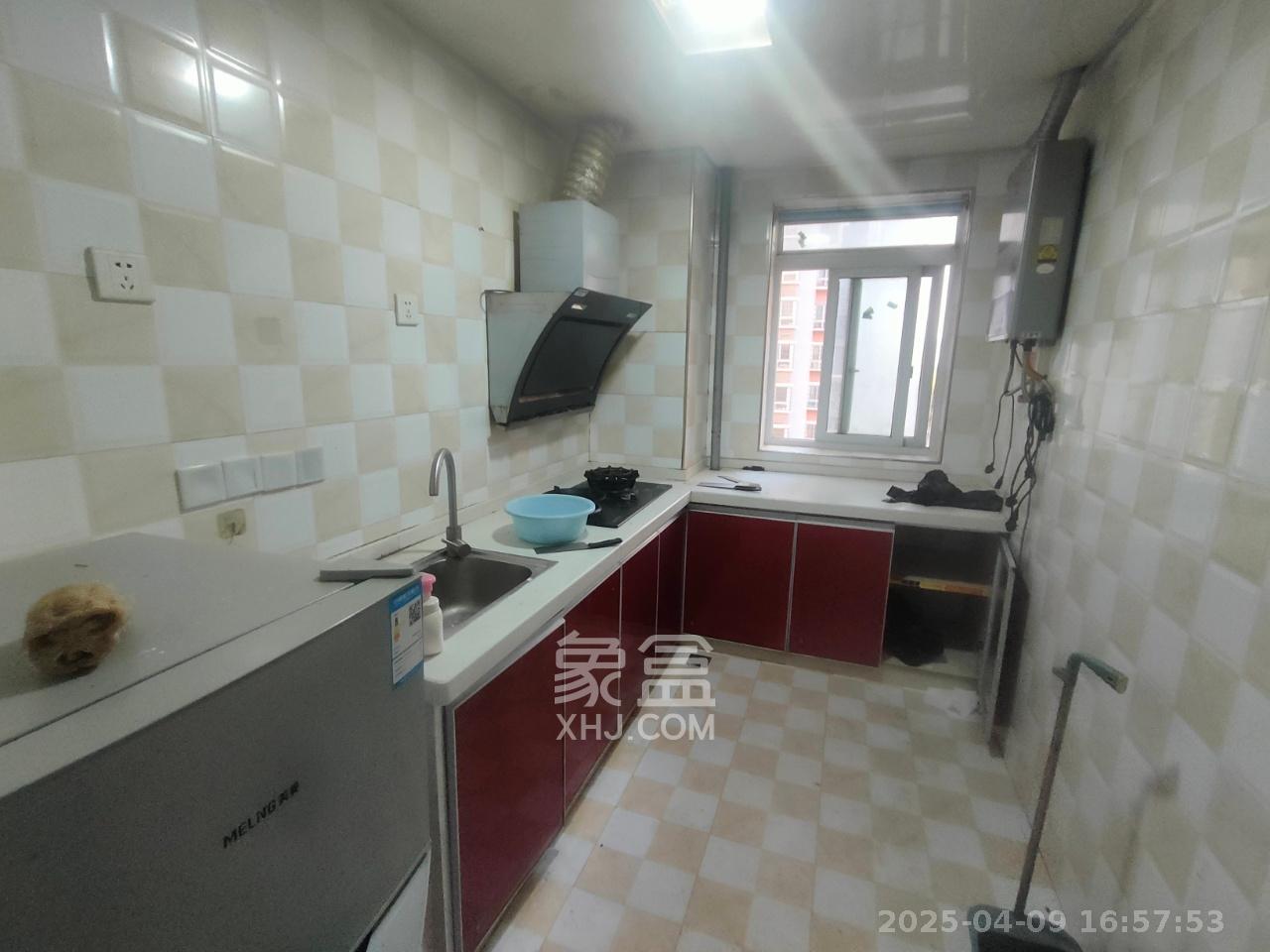 骑龙安置小区  3室2厅2卫   2250.00元/月室内图