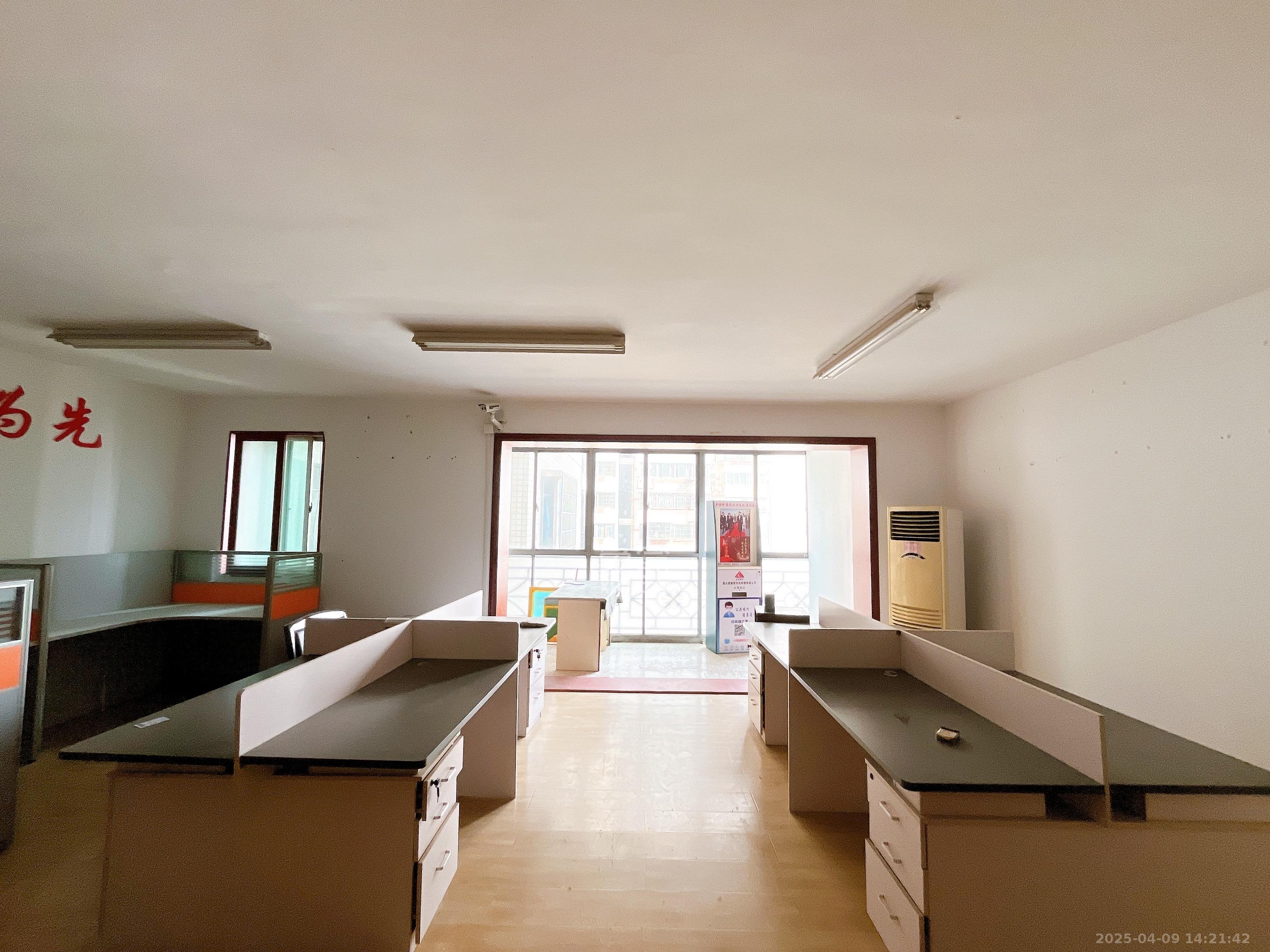 湖南财富中心  11室2厅1卫    3500.0元/月 湖南财富中心  11室2厅1卫    3500.0元/月