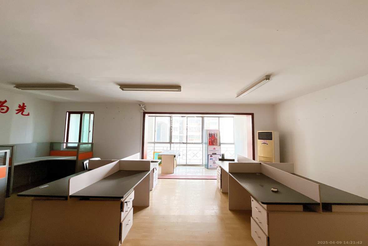 湖南财富中心 11室2厅1卫 3500.0元/月 湖南财富中心 11室2厅1卫 3500.0元/月室内图