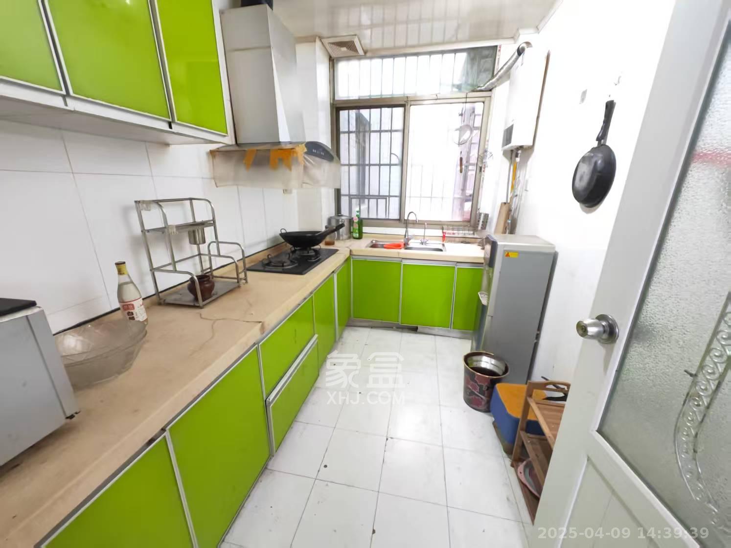 雪松中路西侧  3室2厅2卫    29.8万 雪松中路西侧  3室2厅2卫    29.8万室内图