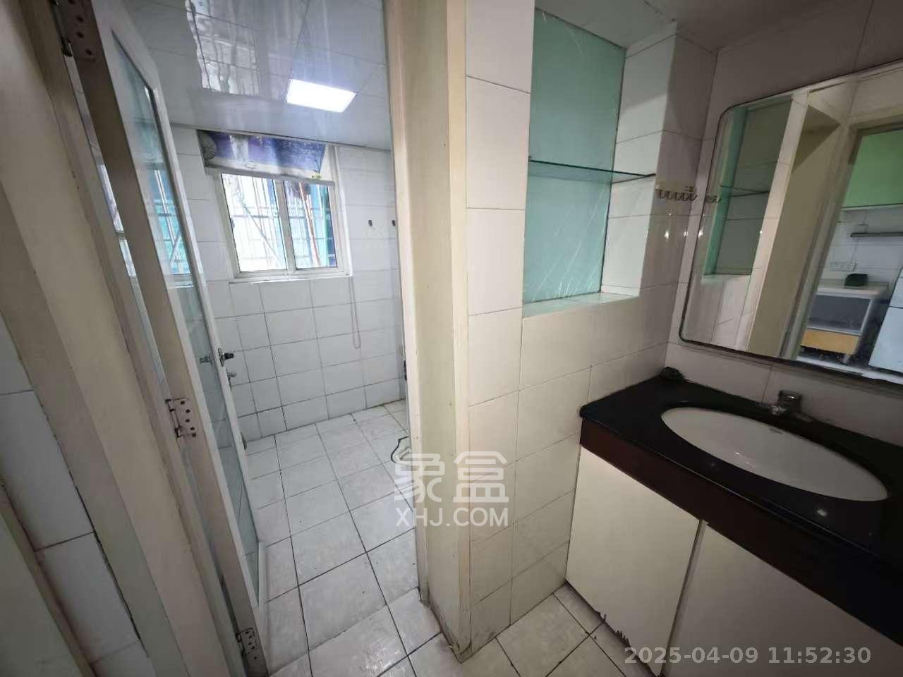 翡翠林居  3室2厅2卫   2000.00元/月室内图