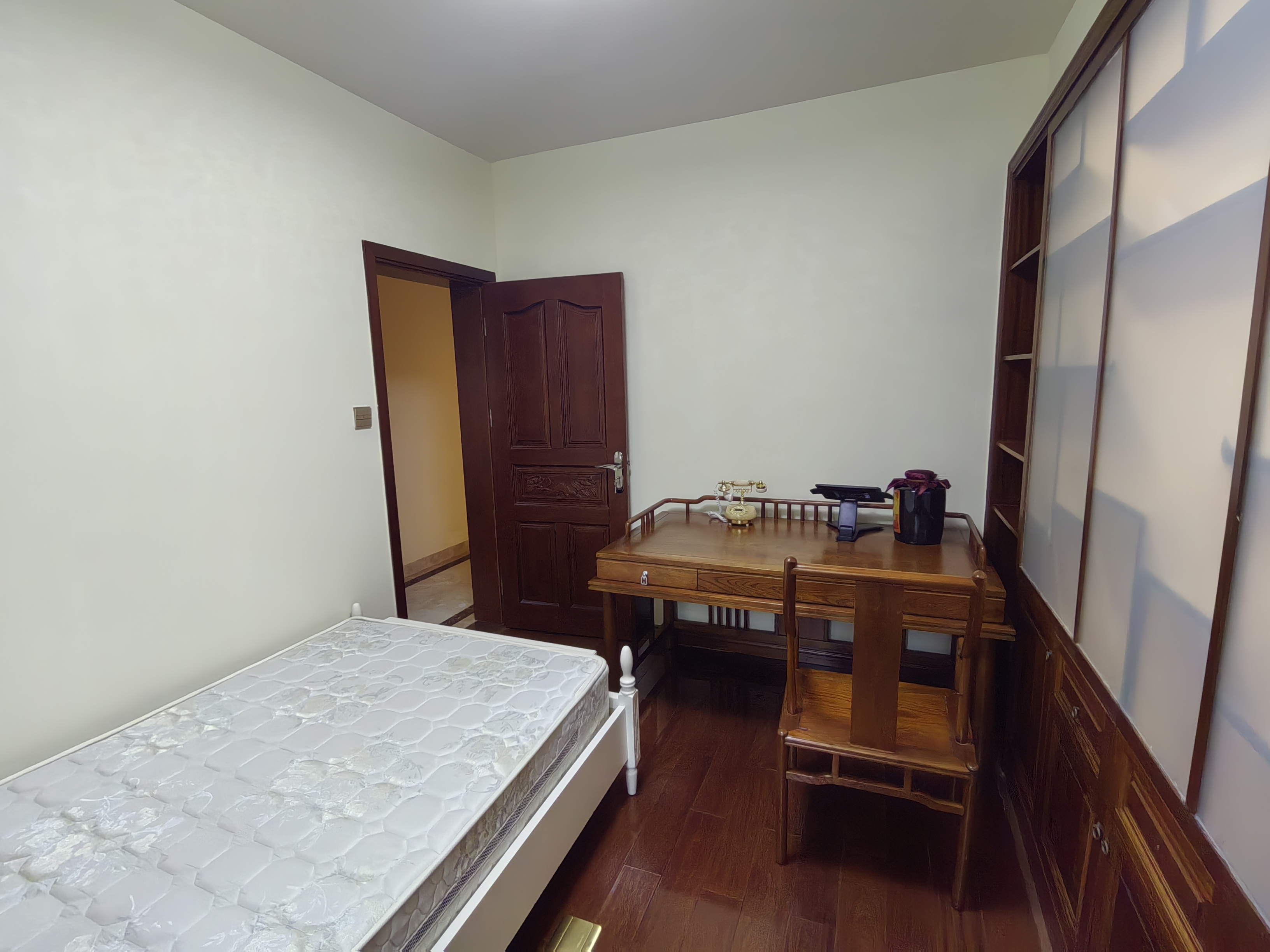 国兴城（B区）  3室2厅1卫   4800.00元/月室内图