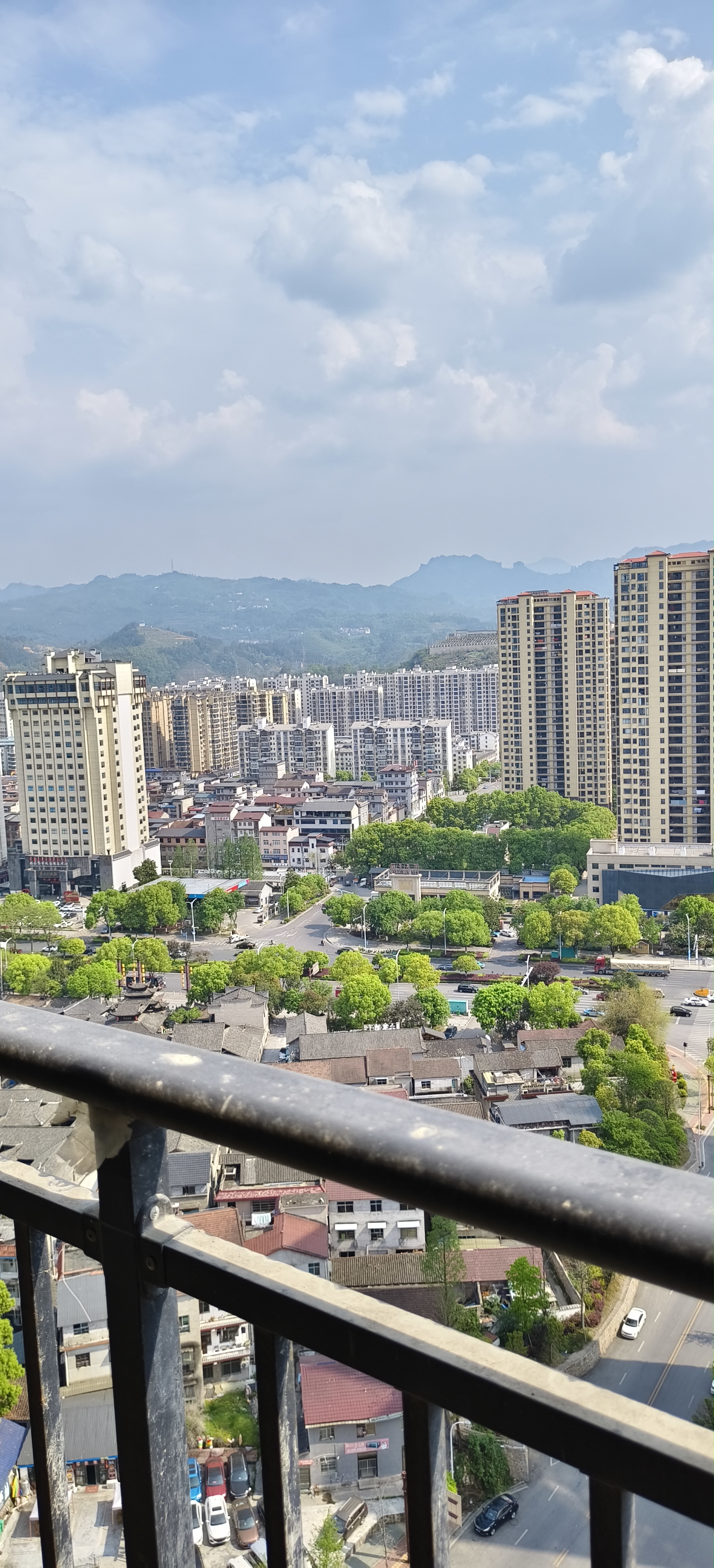 东岳新外滩  1室0厅0卫   71.00万客厅