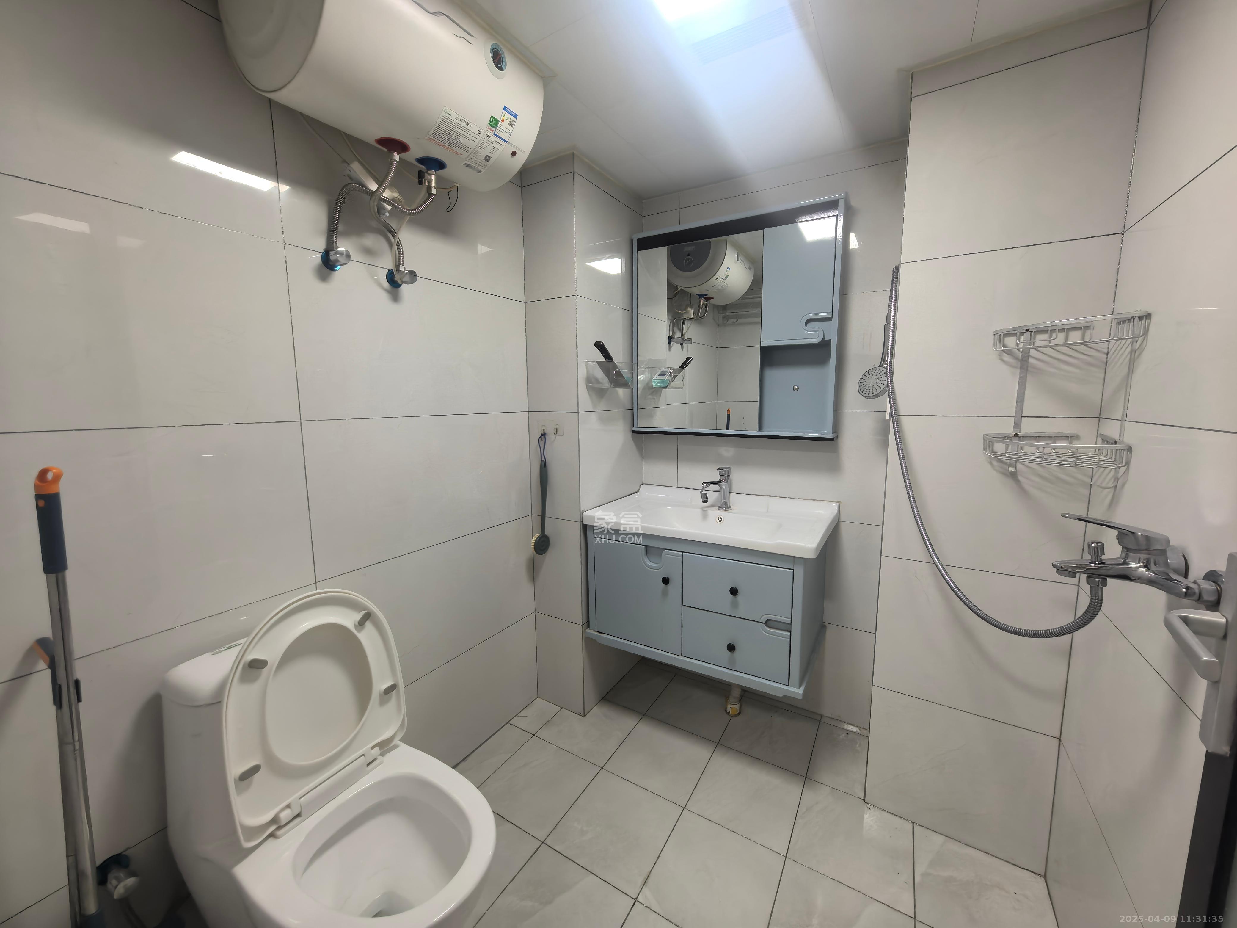 裕天国际商汇中心 1室1厅1卫 1800.0元/月 裕天国际商汇中心 1室1厅1卫 1800.0元/月室内图