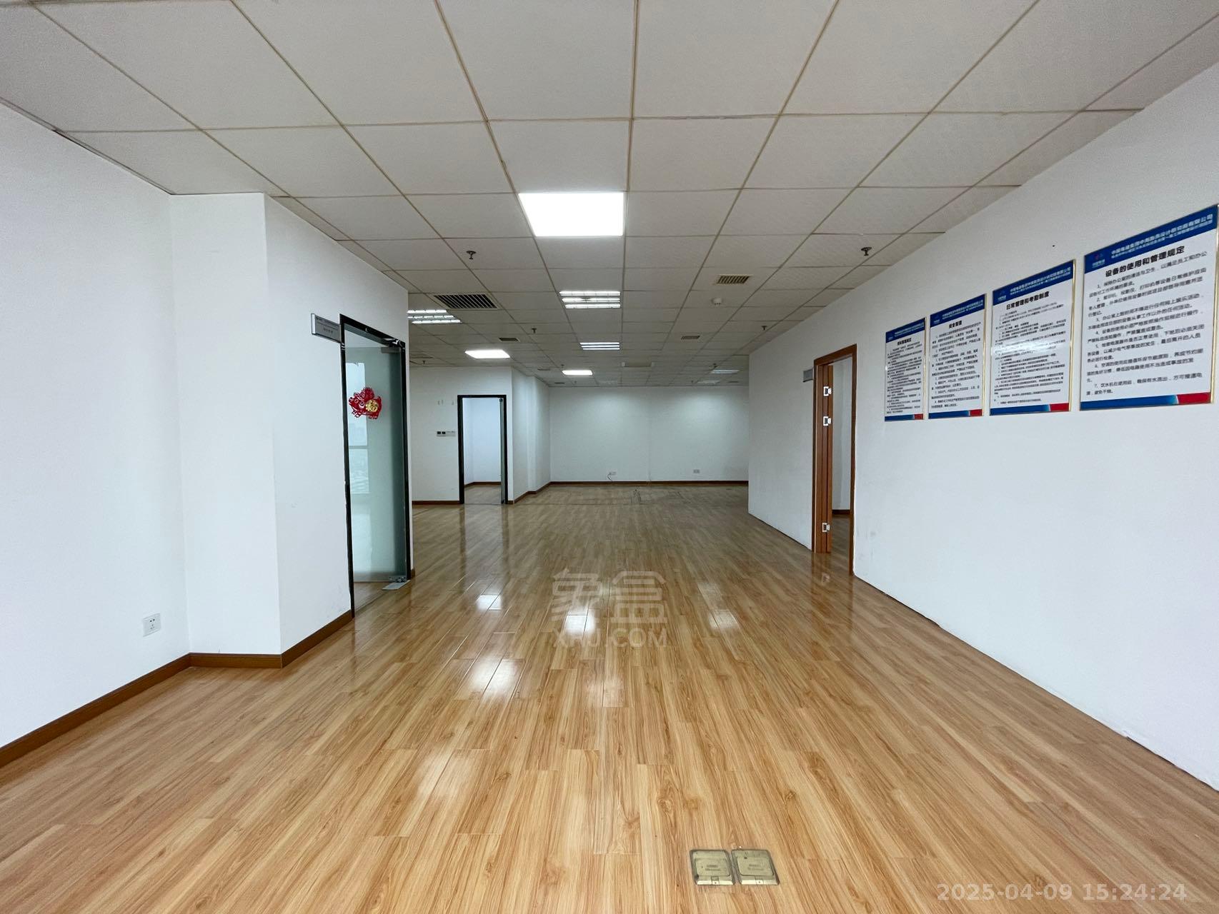 银天国际 6室3厅1卫 5500.0元/月 银天国际 6室3厅1卫 5500.0元/月室内图