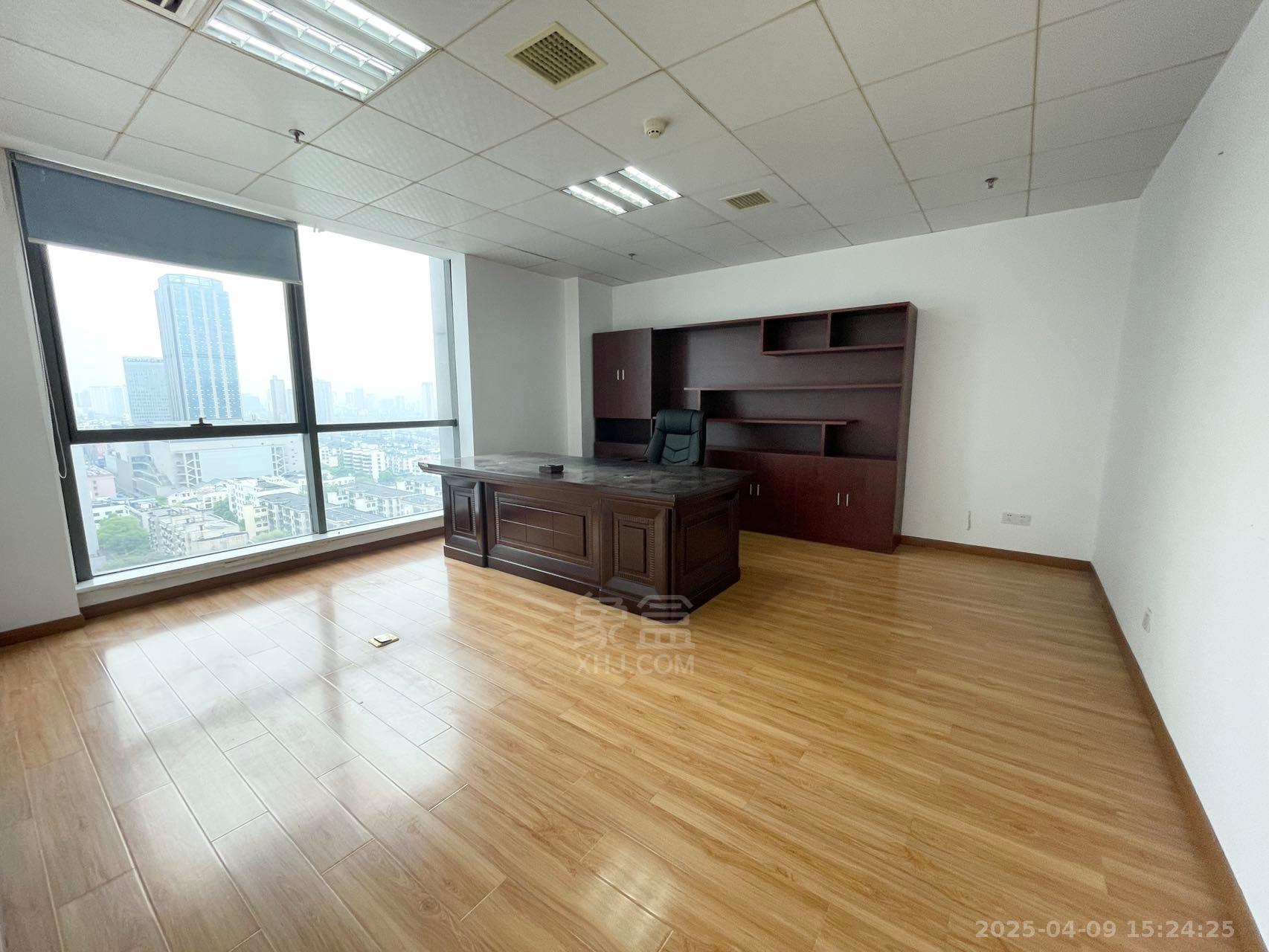 银天国际 6室3厅1卫 5500.0元/月 银天国际 6室3厅1卫 5500.0元/月室内图