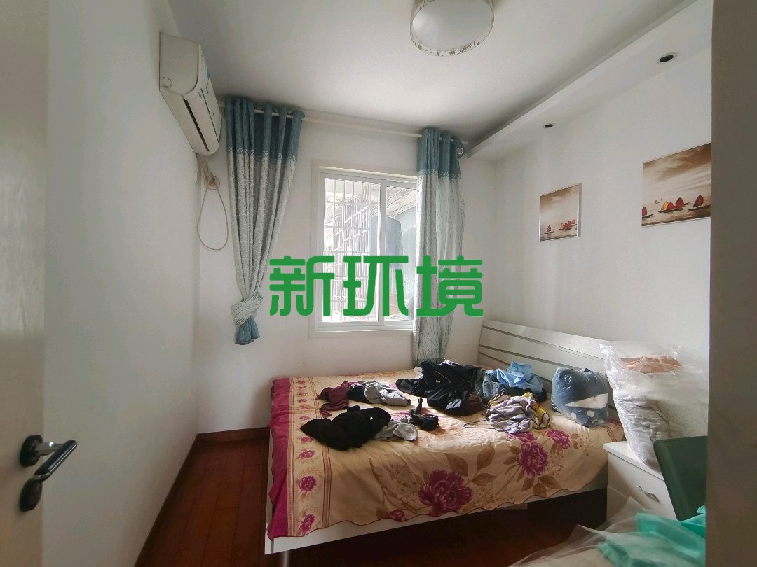 时代港湾  3室2厅2卫   70.00万客厅