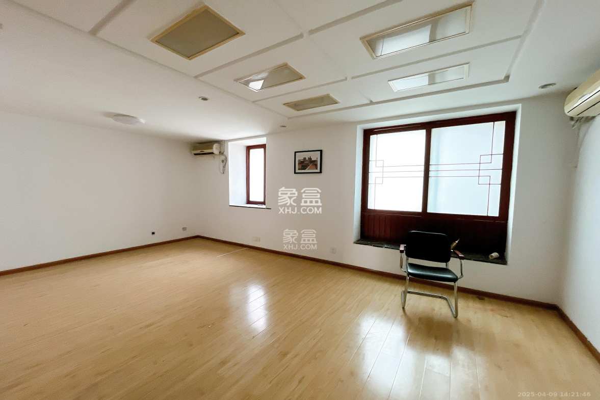 湖南财富中心 11室2厅1卫 3500.0元/月 湖南财富中心 11室2厅1卫 3500.0元/月室内图