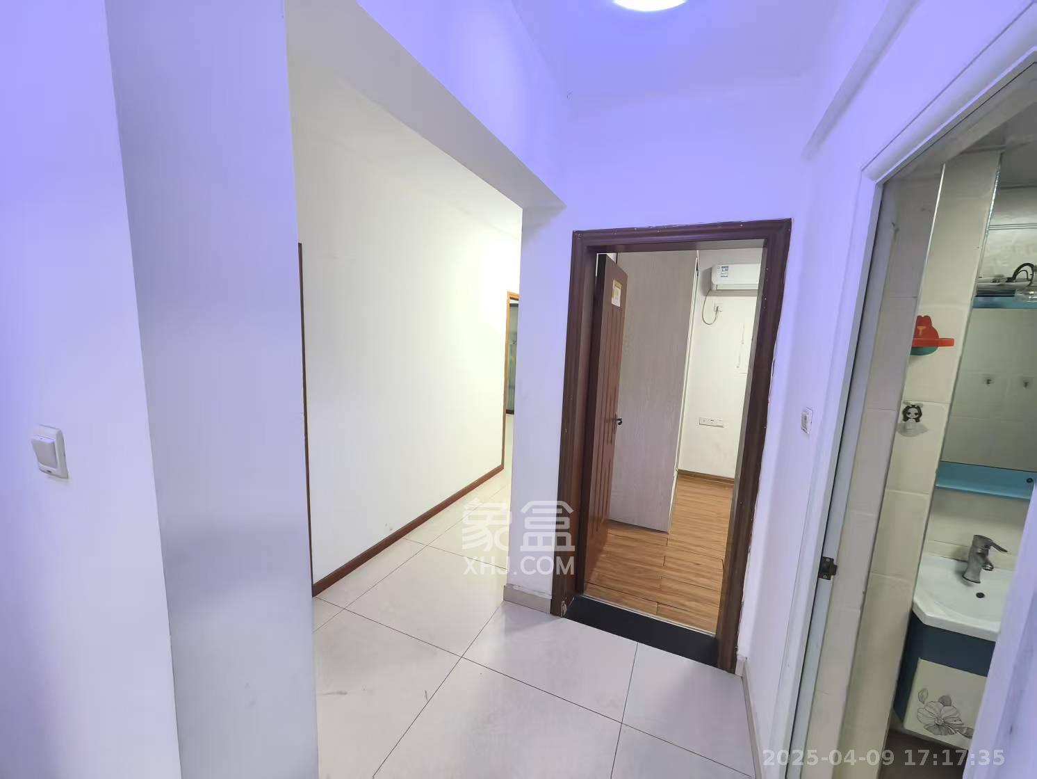 华润凤凰城三期 5室2厅2卫 2000.0元/月 华润凤凰城三期 5室2厅2卫 2000.0元/月室内图