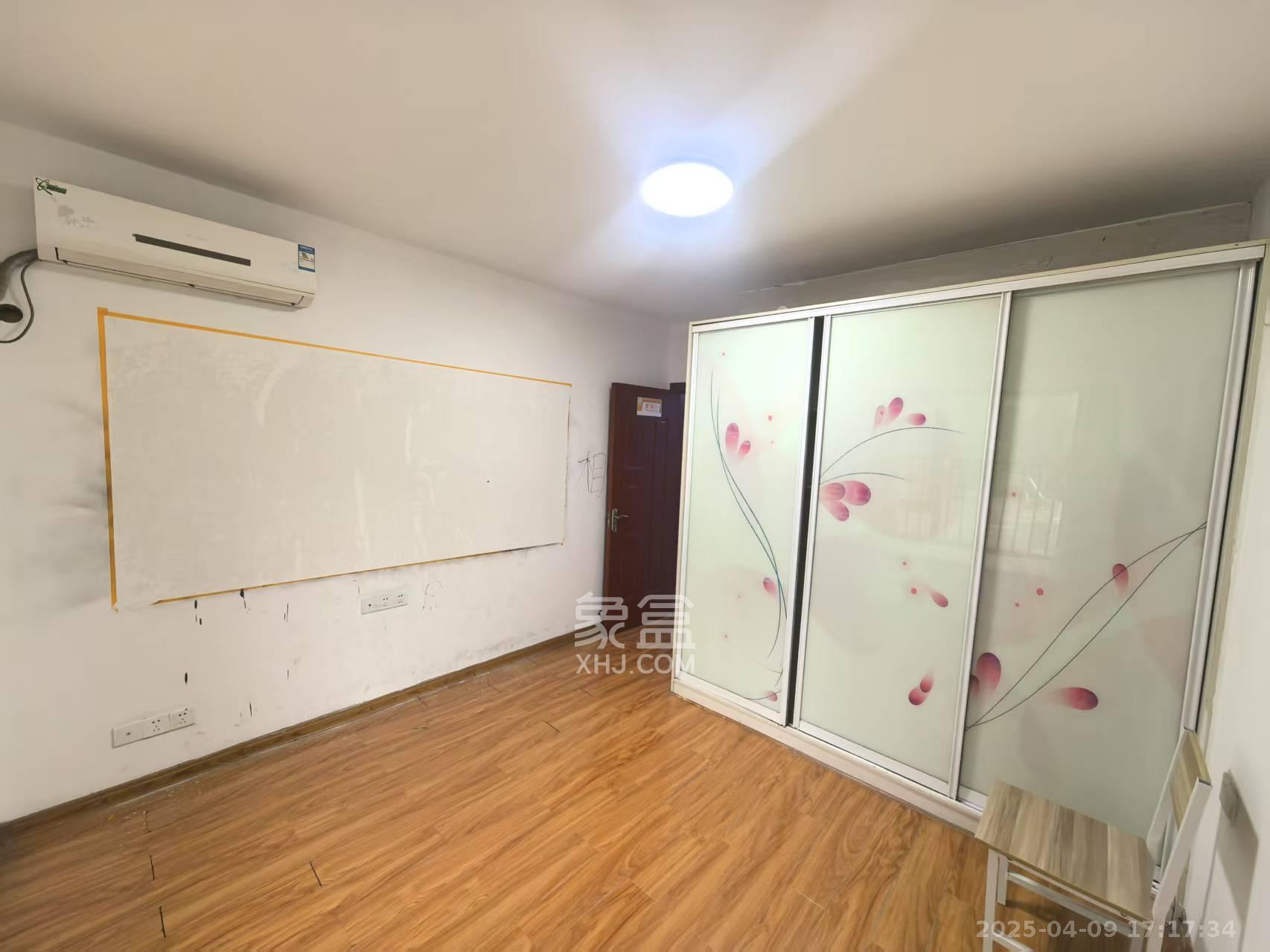 华润凤凰城三期 5室2厅2卫 2000.0元/月 华润凤凰城三期 5室2厅2卫 2000.0元/月室内图