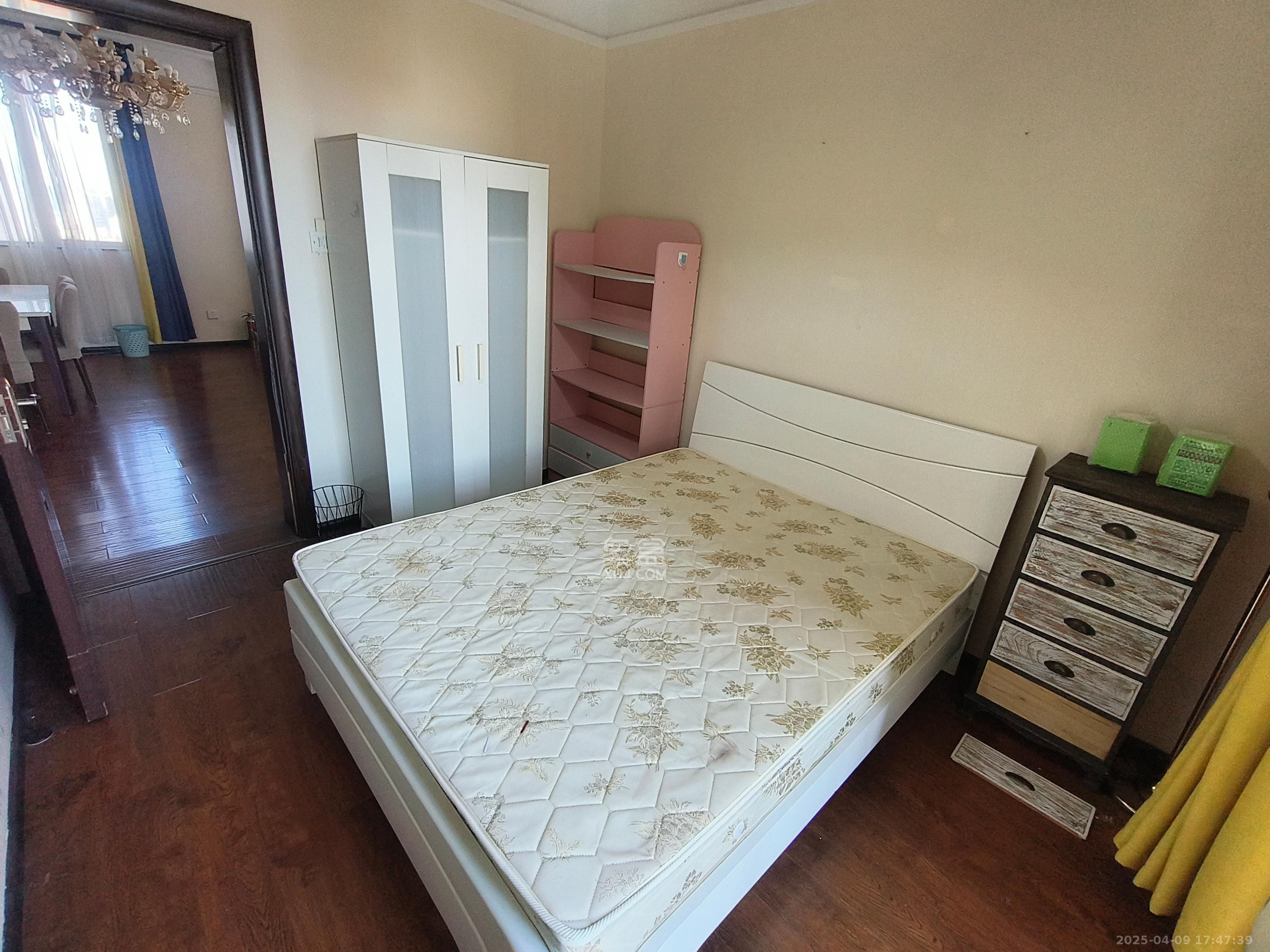 第六都(陆都小区) 4室2厅2卫 5500.0元/月 第六都(陆都小区) 4室2厅2卫 5500.0元/月室内图