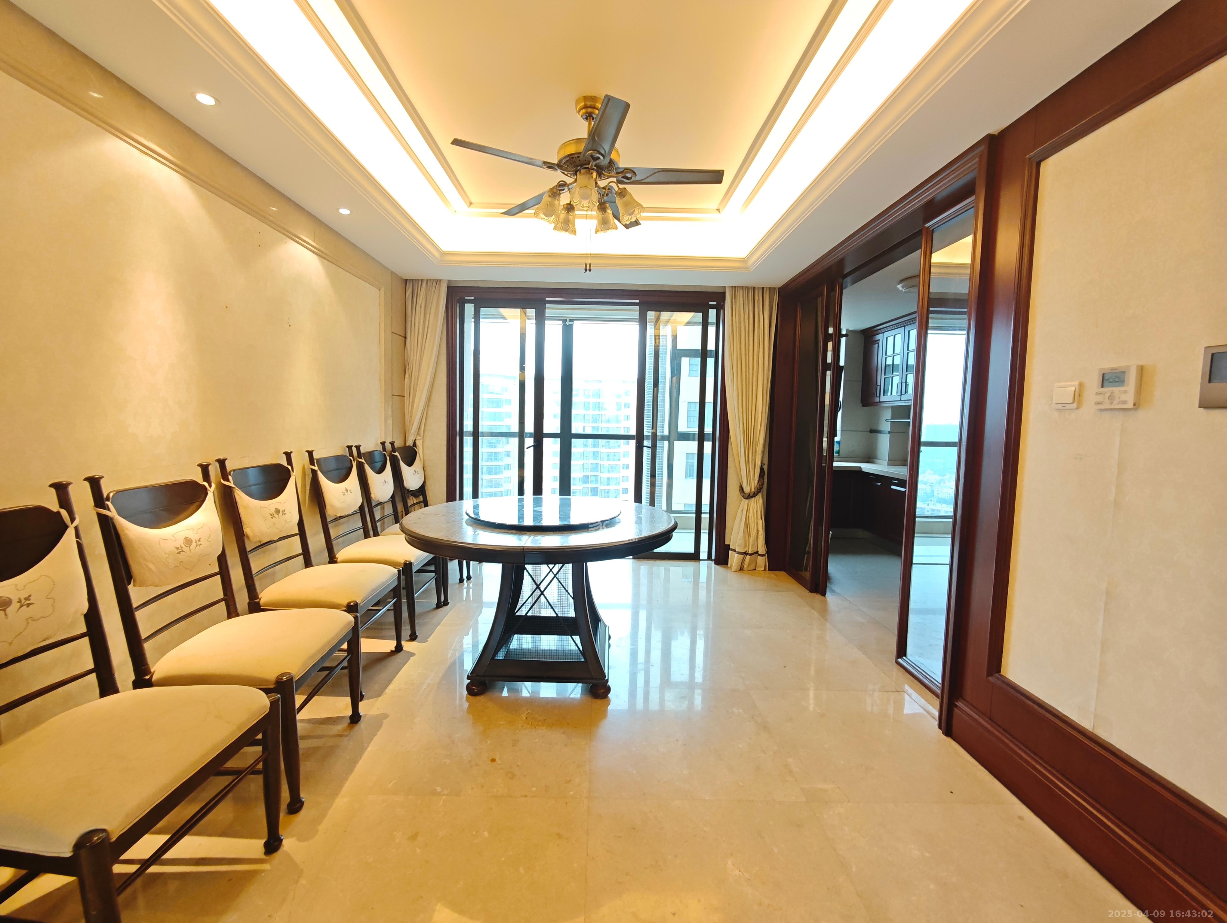 运达中央广场一、二期 4室2厅3卫 13000.0元/月 运达中央广场一、二期 4室2厅3卫 13000.0元/月室内图