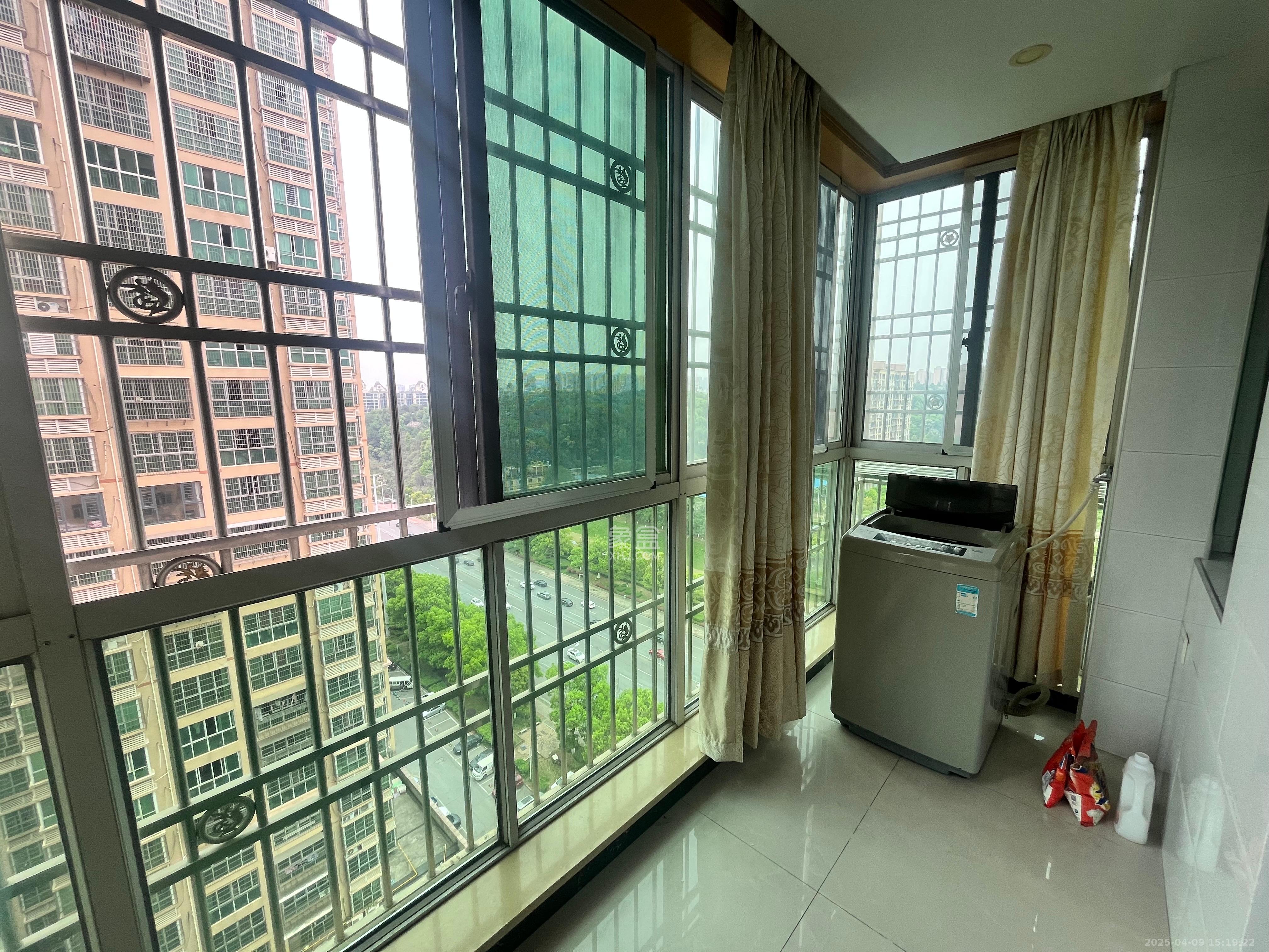 桃阳小区高层低层(安置小区)  3室2厅2卫    1800.0元/月 桃阳小区高层低层(安置小区)  3室2厅2卫    1800.0元/月室内图