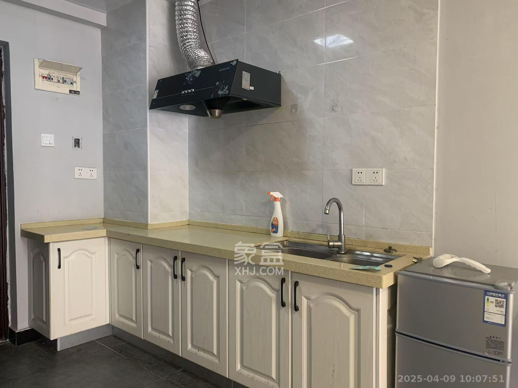 中建芙蓉嘉苑  1室1厅1卫    1000.0元/月 中建芙蓉嘉苑  1室1厅1卫    1000.0元/月室内图