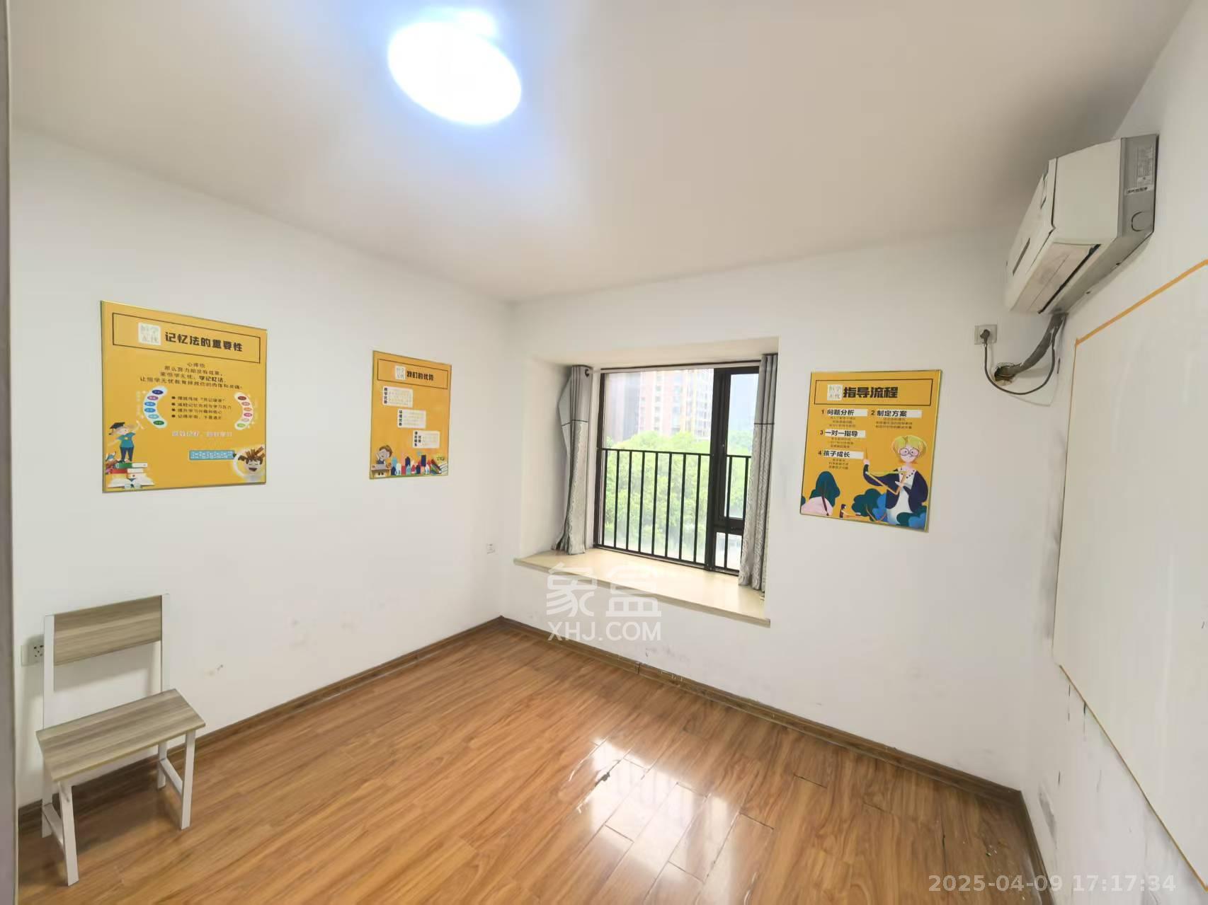 华润凤凰城三期 5室2厅2卫 2000.0元/月 华润凤凰城三期 5室2厅2卫 2000.0元/月室内图