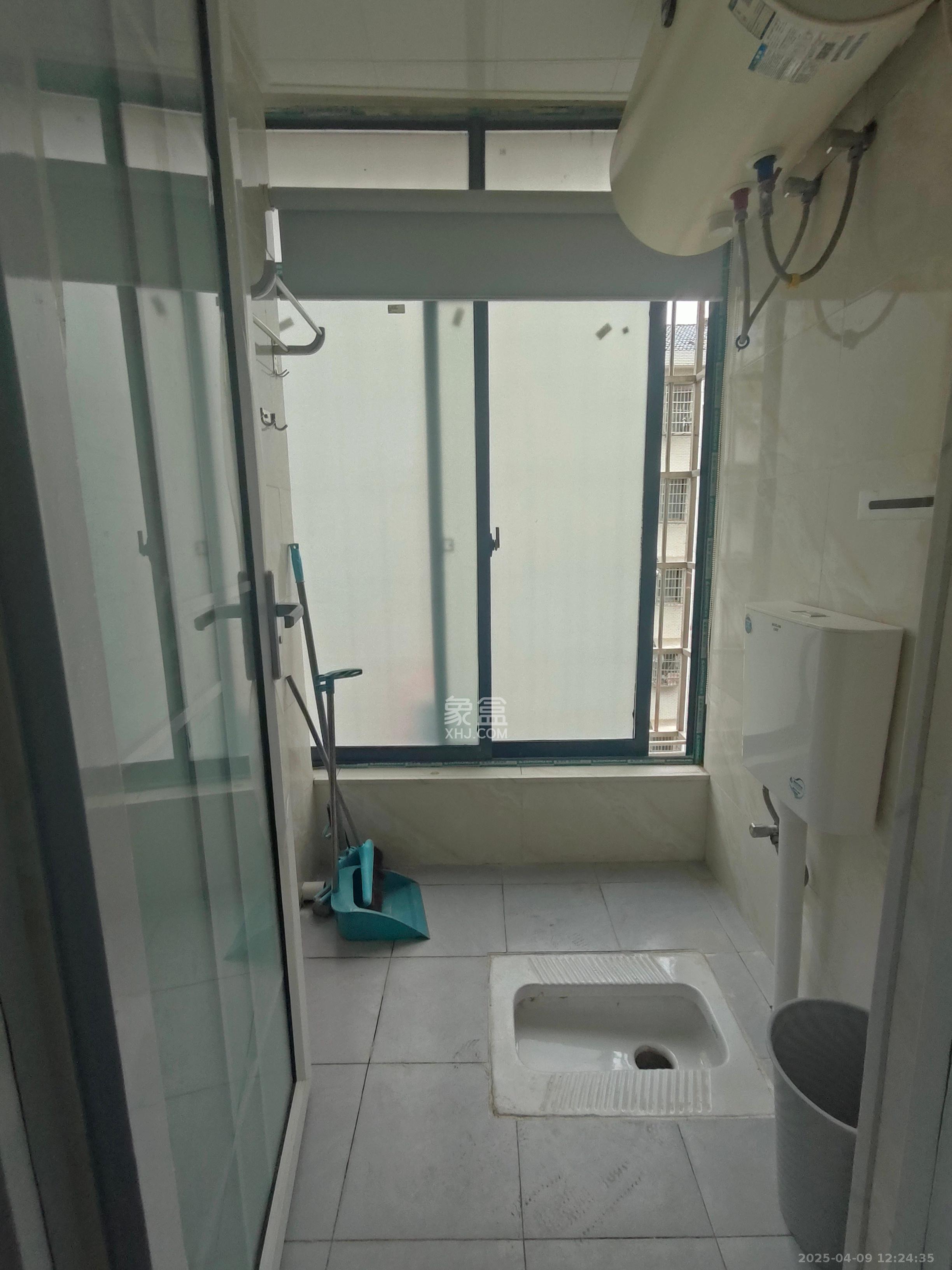 骑龙安置小区  1室1厅1卫   1250.00元/月室内图