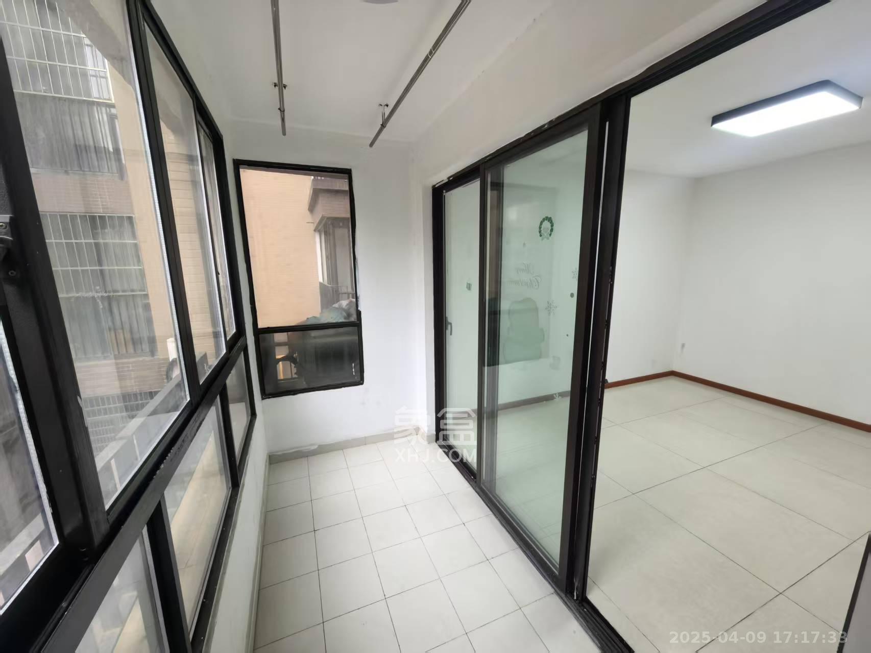 华润凤凰城三期 5室2厅2卫 2000.0元/月 华润凤凰城三期 5室2厅2卫 2000.0元/月室内图