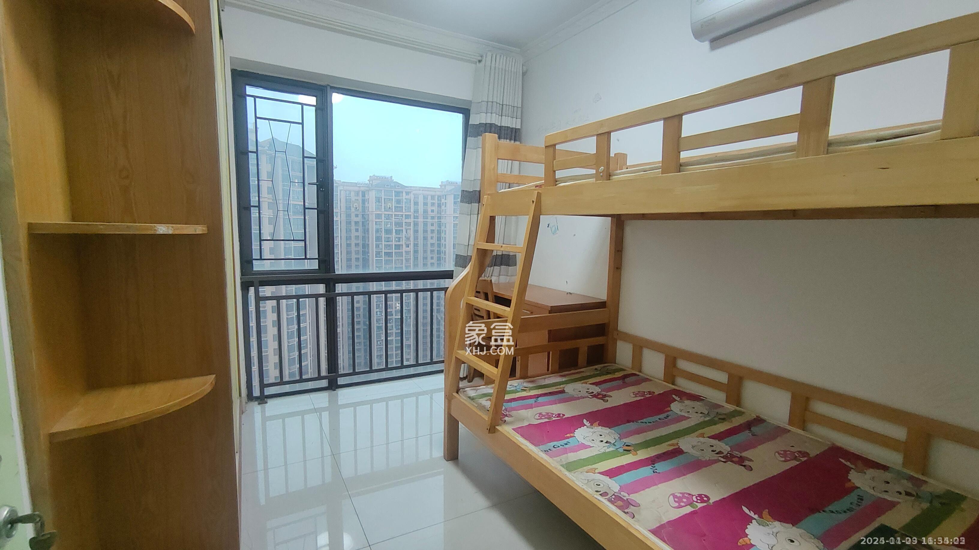 旭辉华庭 4室2厅2卫 2300.0元/月 旭辉华庭 4室2厅2卫 2300.0元/月室内图