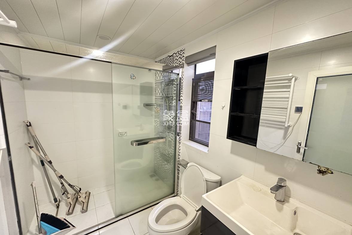 滨江海岸三期 4室2厅2卫 4800.00元/月 滨江海岸三期 4室2厅2卫 4800.00元/月室内图