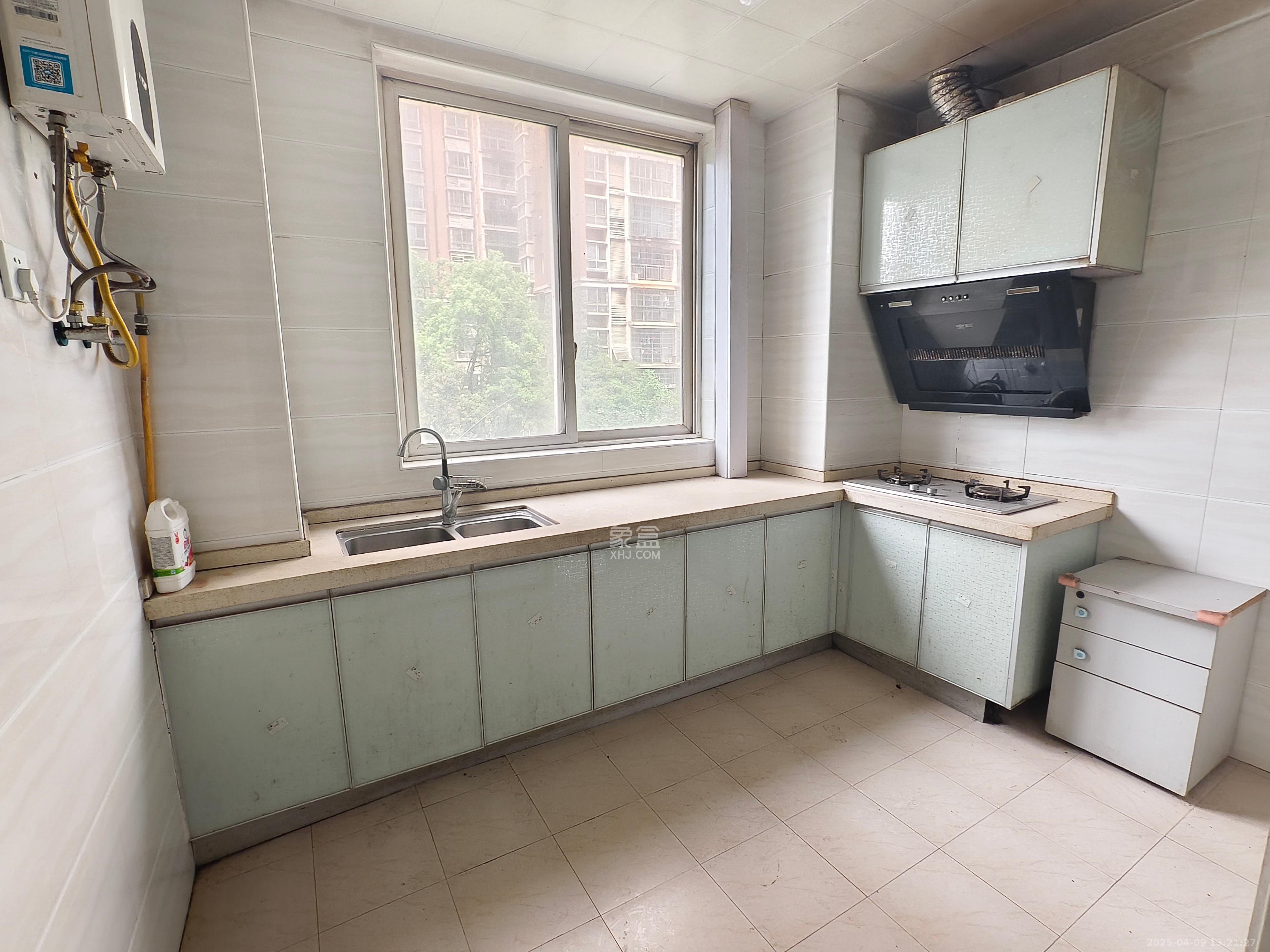 东门尚苑 3室2厅1卫 1600.0元/月 东门尚苑 3室2厅1卫 1600.0元/月室内图