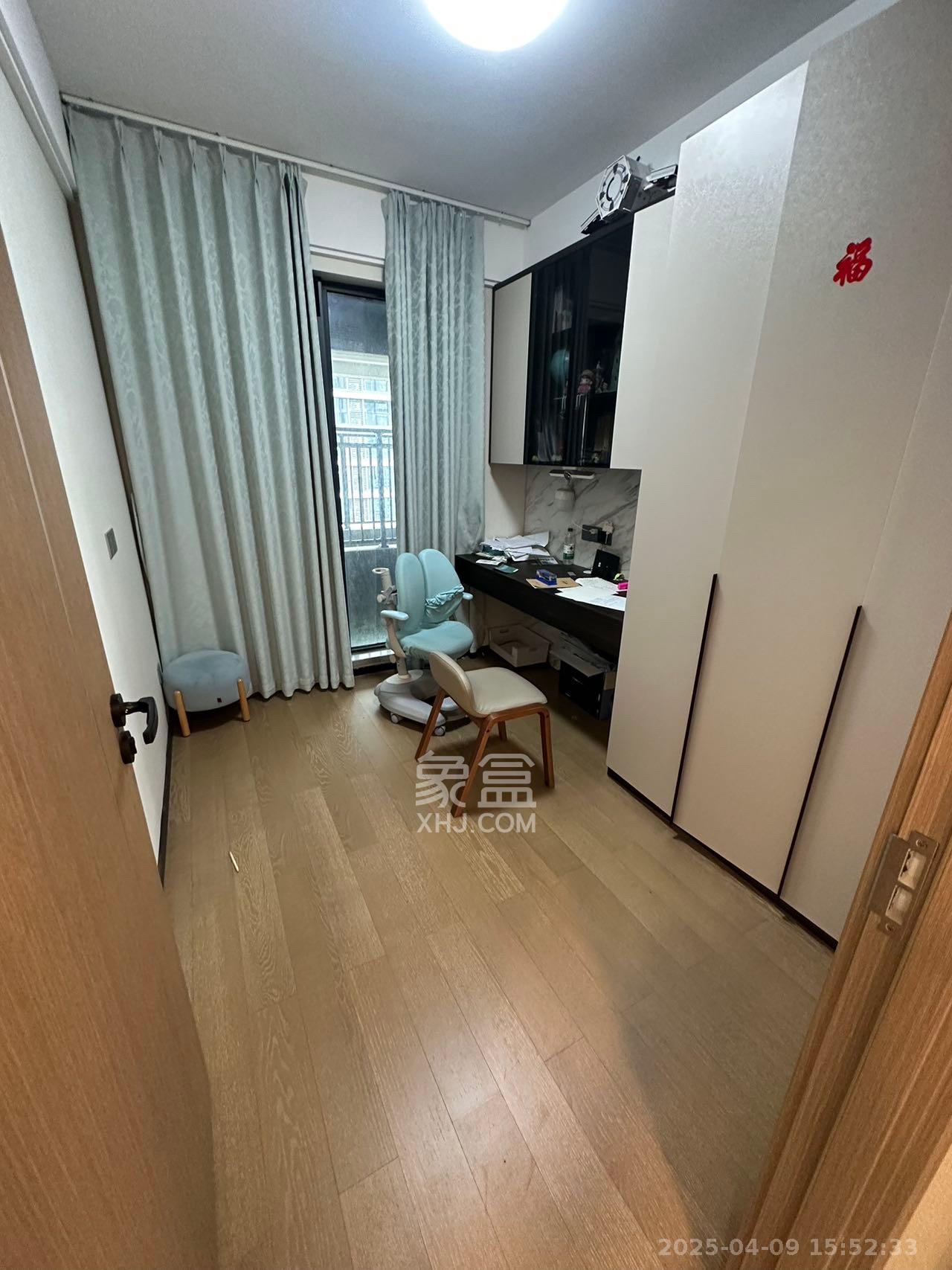 中海麓山境南区  3室2厅2卫   3300.00元/月室内图
