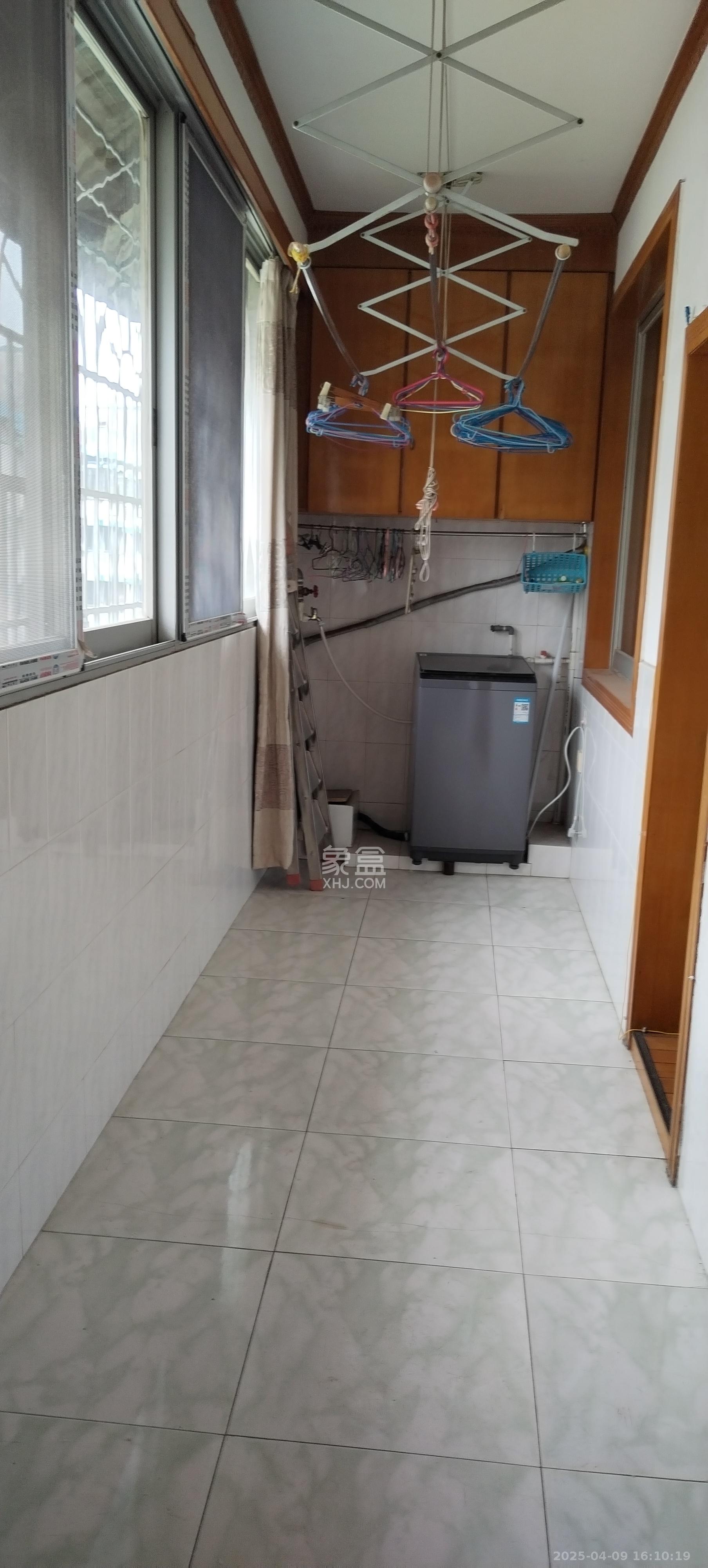 三湘小区 2室1厅1卫 1300.0元/月 三湘小区 2室1厅1卫 1300.0元/月室内图