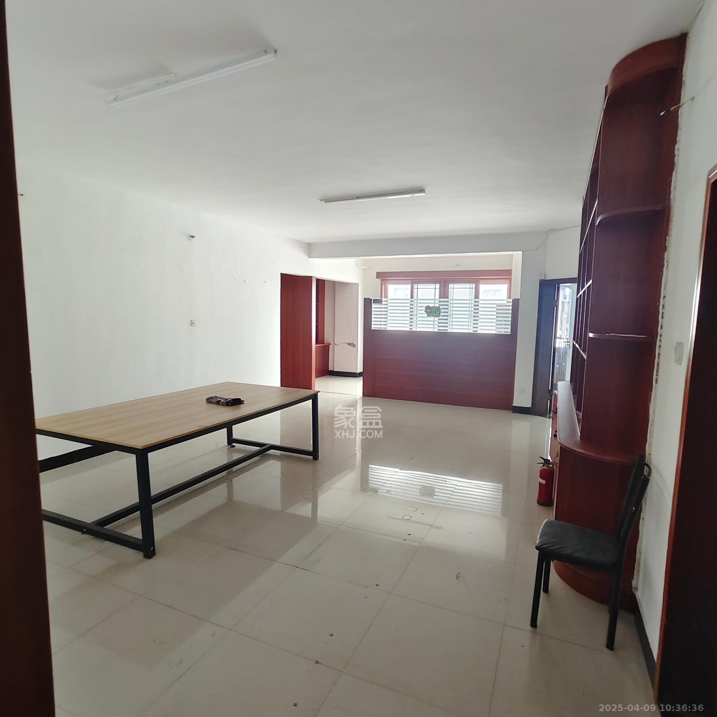 金谷大厦(桐梓坡西路) 3室2厅2卫 2500.0元/月 金谷大厦(桐梓坡西路) 3室2厅2卫 2500.0元/月室内图