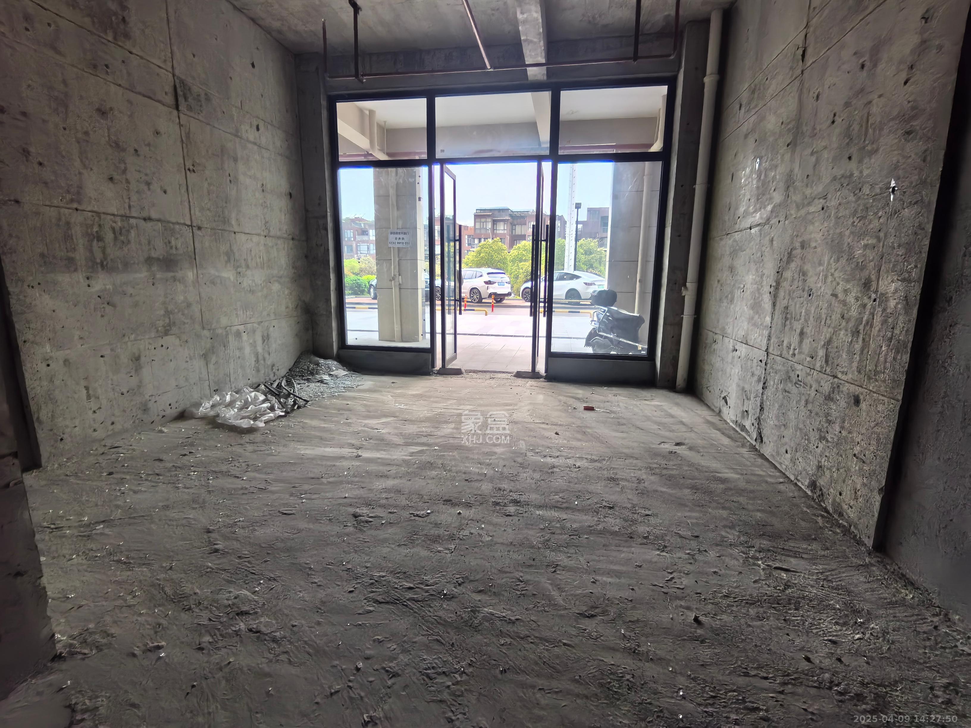 臻园   76.54㎡      13000.0元/月室内图