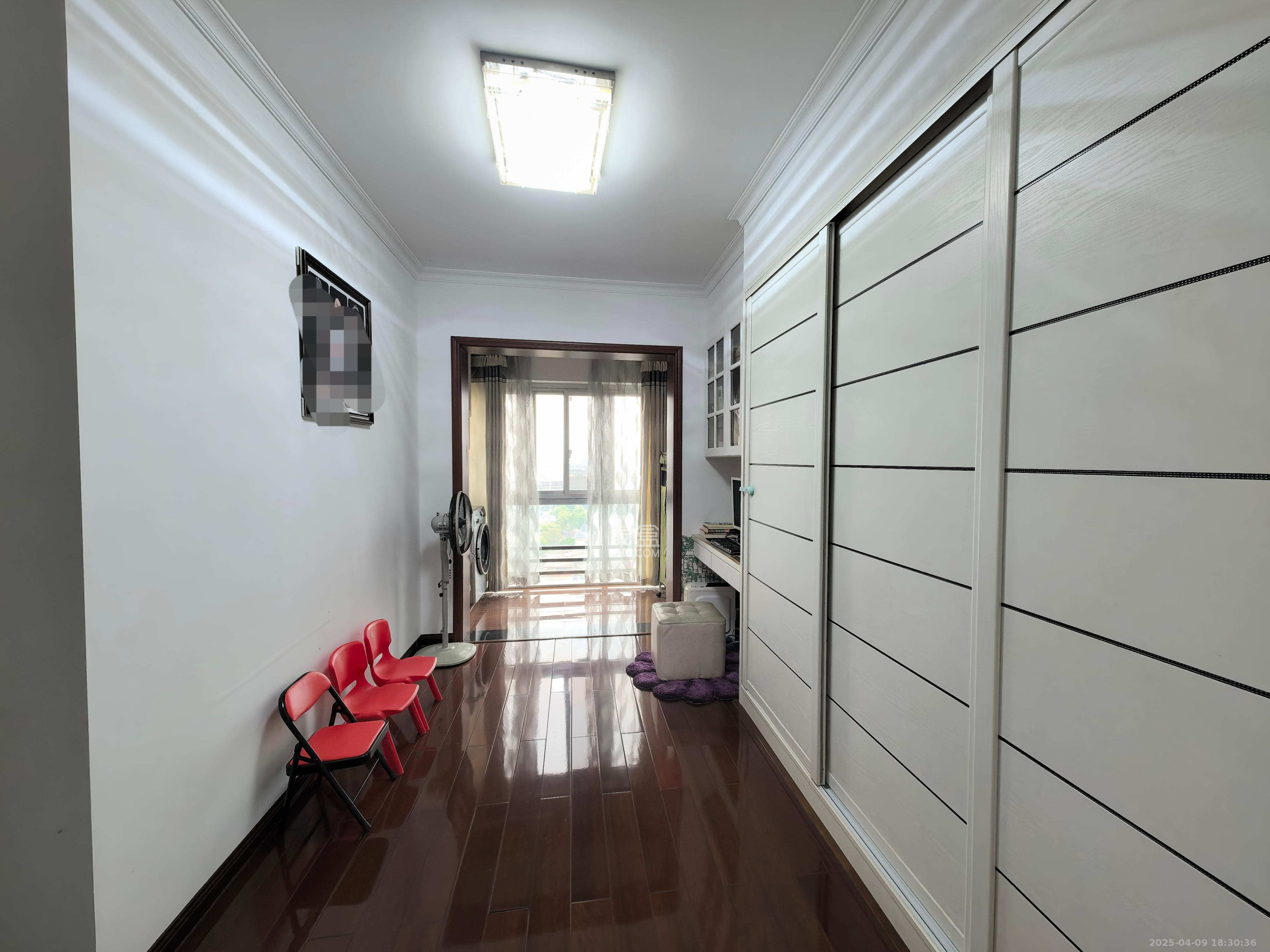 华夏佳园二期 3室2厅1卫 46.8万 华夏佳园二期 3室2厅1卫 46.8万客厅