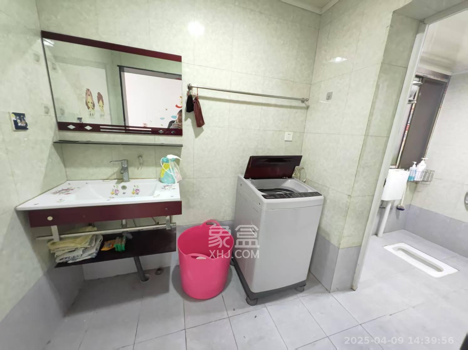 雪松中路西侧  3室2厅2卫    29.8万 雪松中路西侧  3室2厅2卫    29.8万室内图